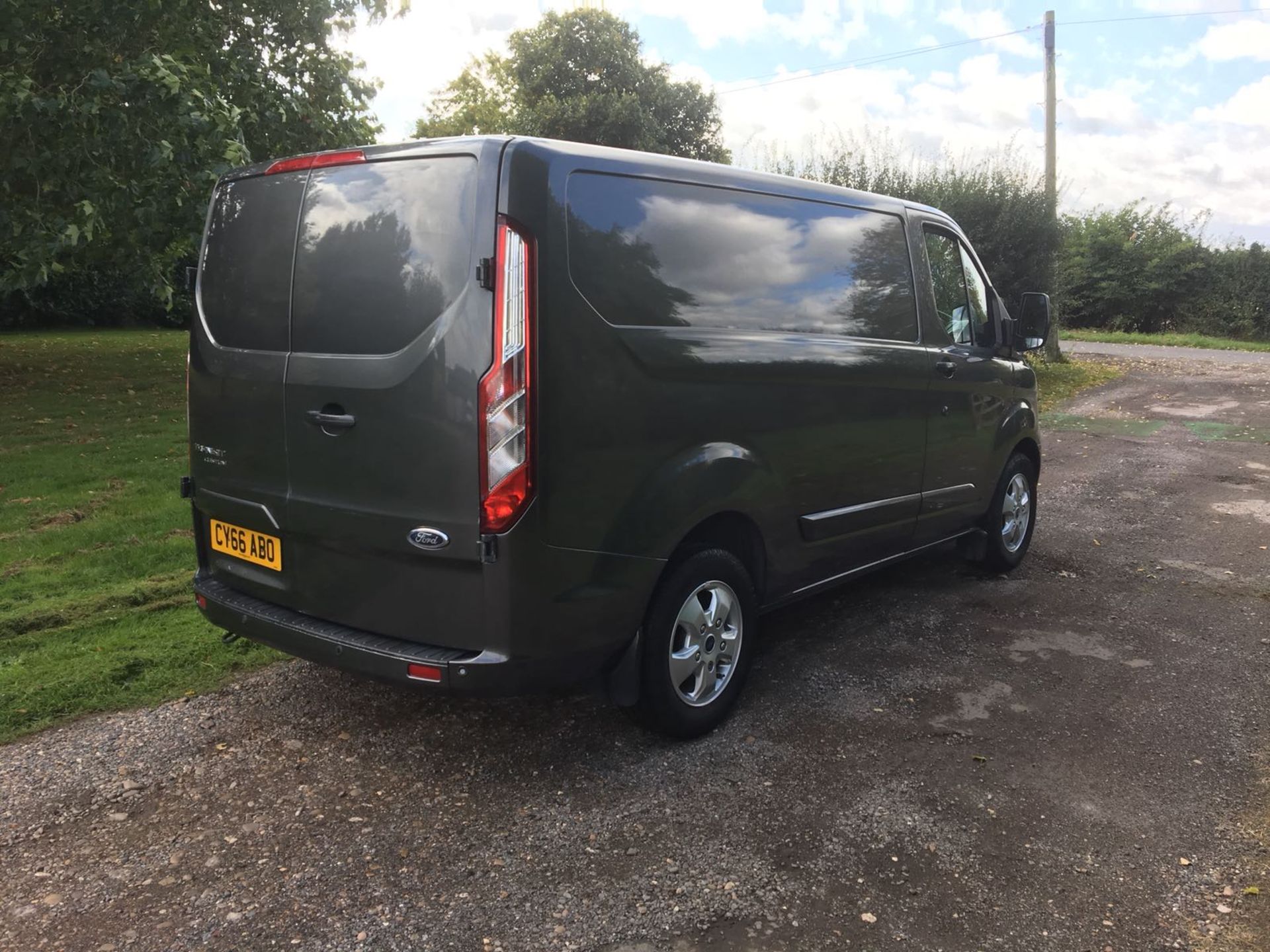 2016/66 REG FORD TRANSIT CUSTOM 270 LTD EDITION DIESEL PANEL VAN, SHOWING 0 FORMER KEEPERS *NO VAT* - Image 7 of 11