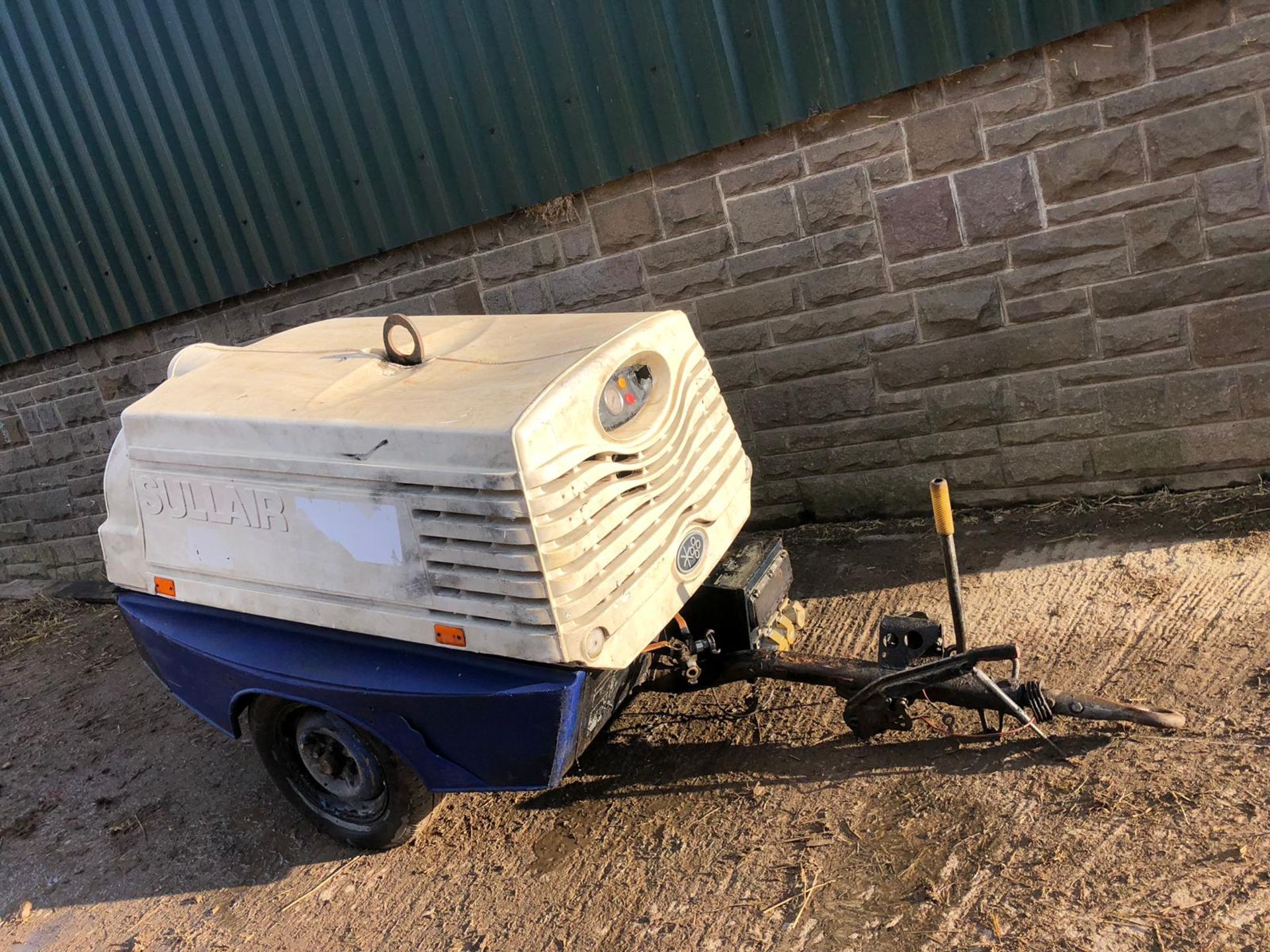 2009 SULLAIR SINGLE AXLE TOW ABLE WHITE/BLUE COMPRESSOR AND ELECTRICS *PLUS VAT* - Image 2 of 9