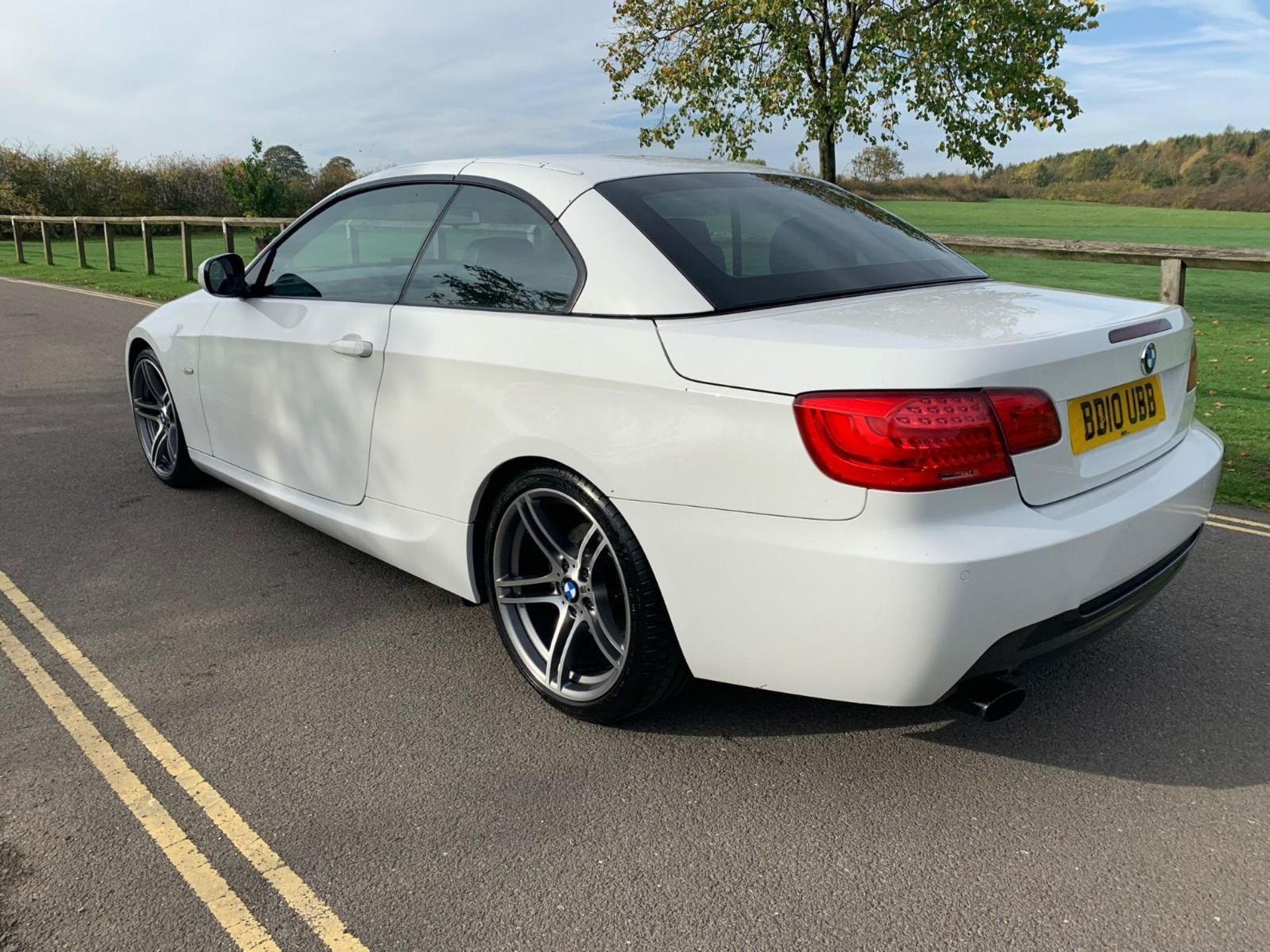 2010/10 REG BMW 320I M SPORT WHITE PETROL CONVERTIBLE - FULL SERVICE HISTORY - LOW MILES *NO VAT* - Image 11 of 12