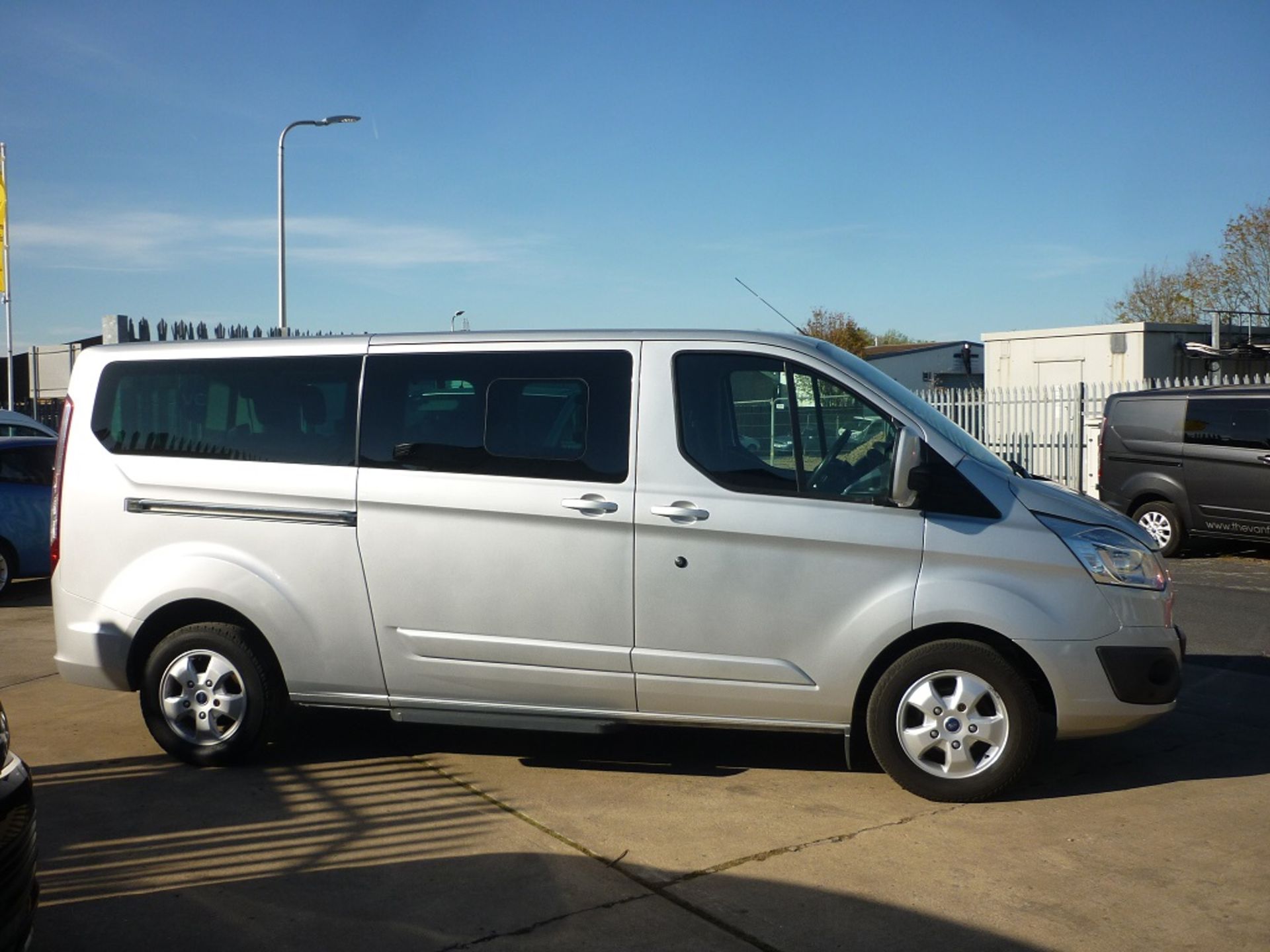 2015/15 REG FORD TOURNEO CUSTOM 300 LIMITED EDITION SILVER DIESEL MPV, SHOWING 0 FORMER KEEPERS