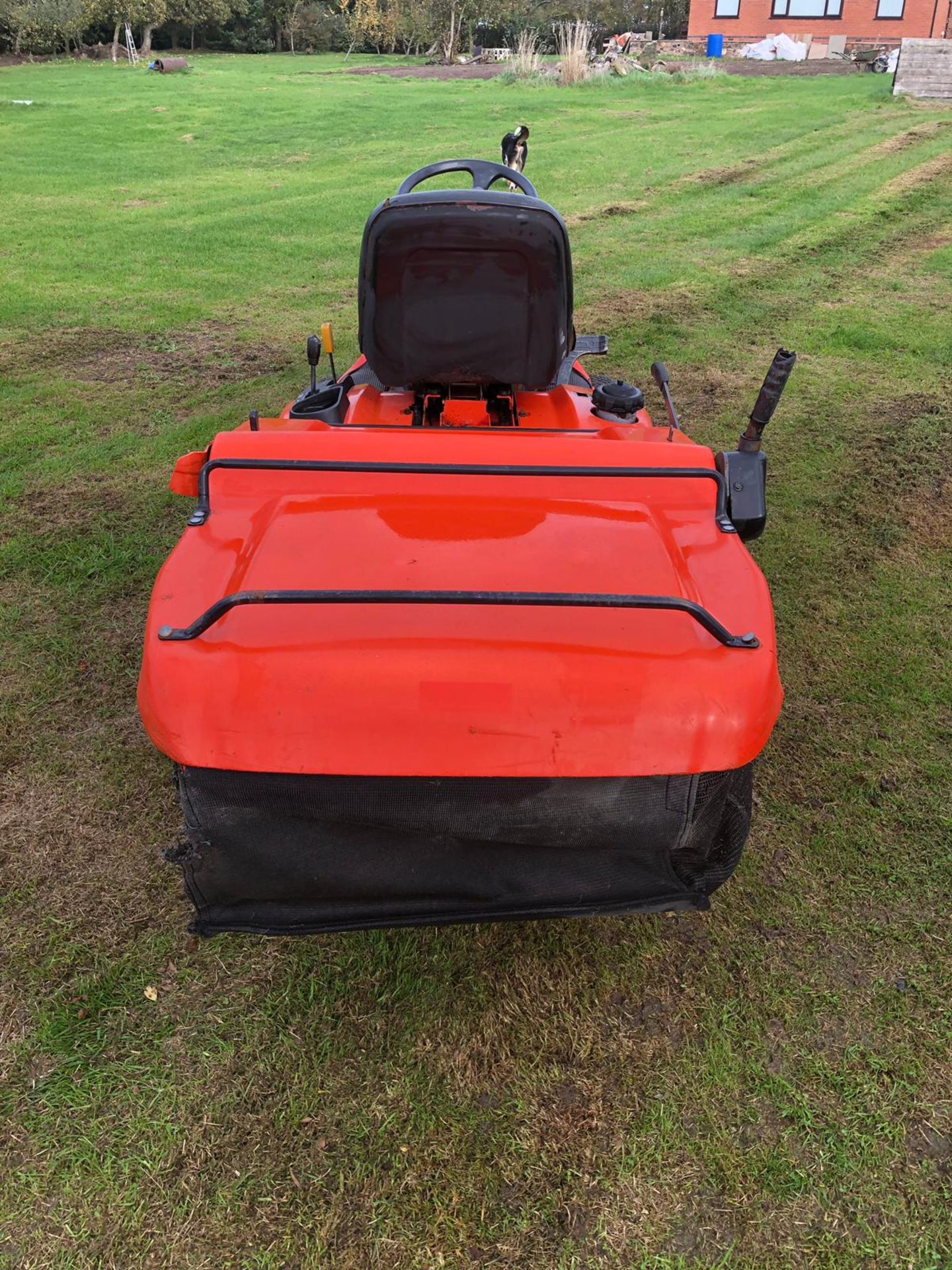 KUBOTA GR2100 DIESEL RIDE ON LAWN MOWER *PLUS VAT* - Image 7 of 18