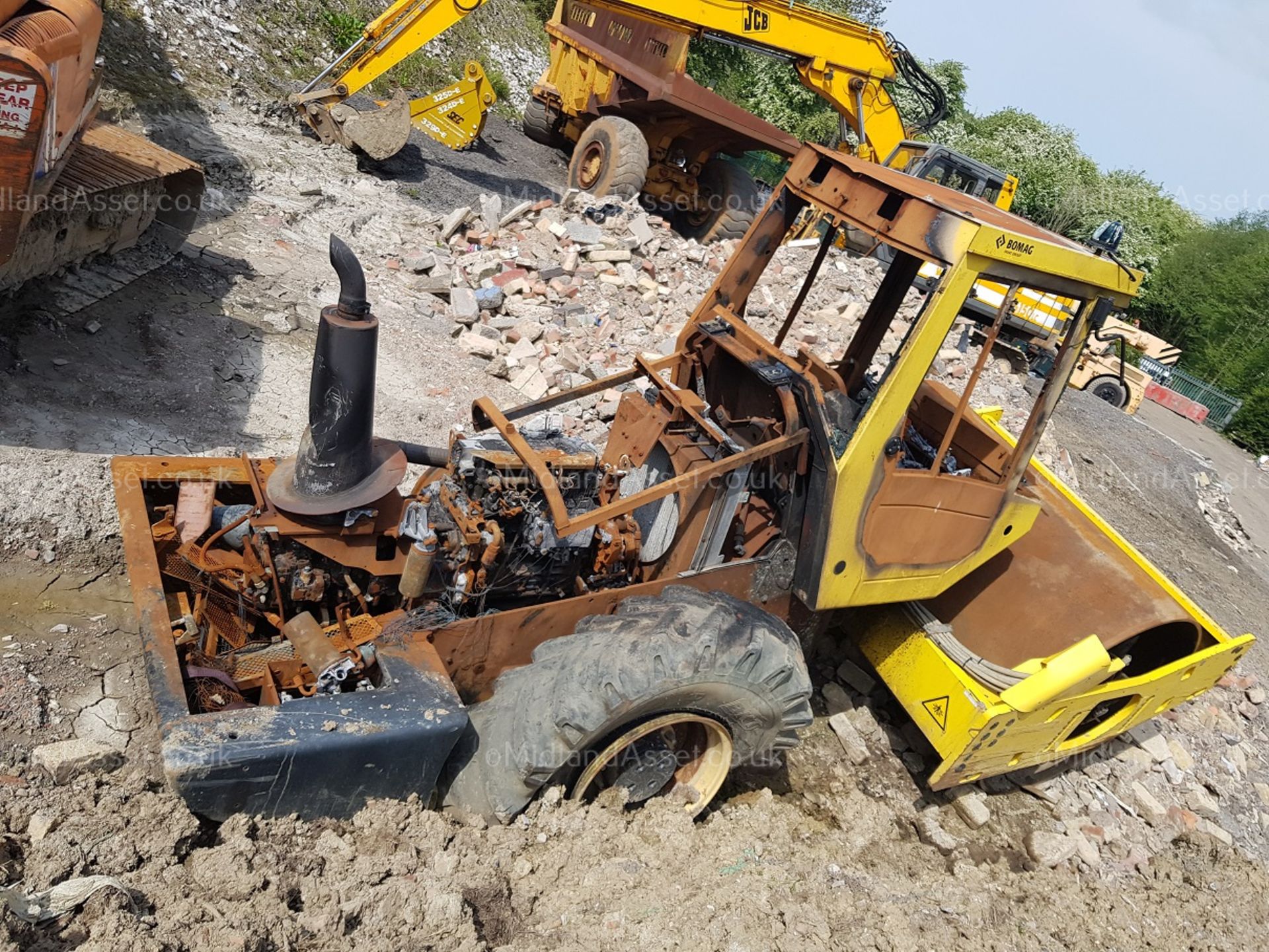 2014 BOMAG ROLLER BURNT OUT, ROLLER GOOD *PLUS VAT* - Image 3 of 10