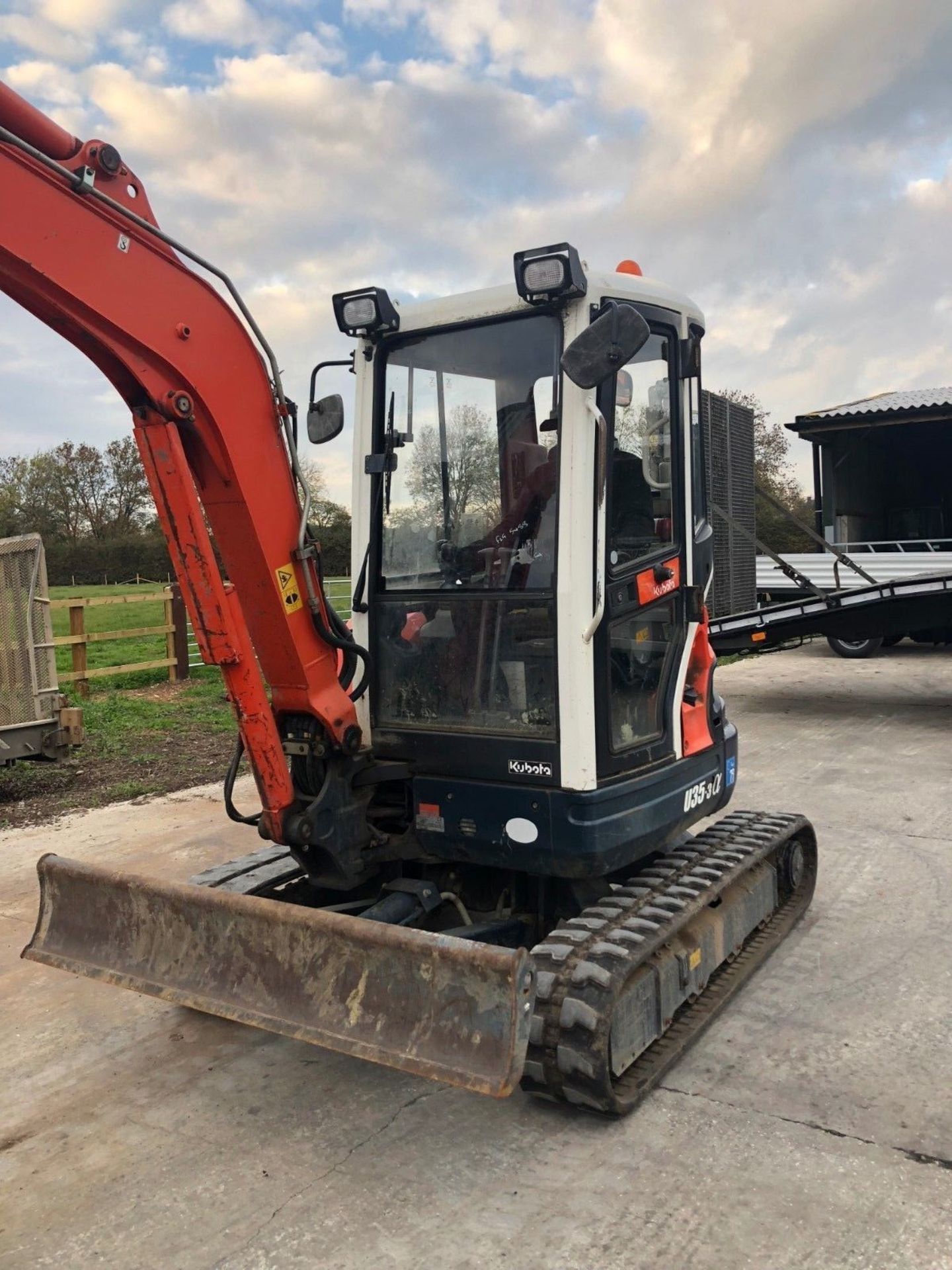 KUBOTA EXCAVATOR MODEL: U35-3A, ZERO TAIL SWING, YEAR 2007, ONLY 2982 HOURS, 3.5 TON. - Image 5 of 12