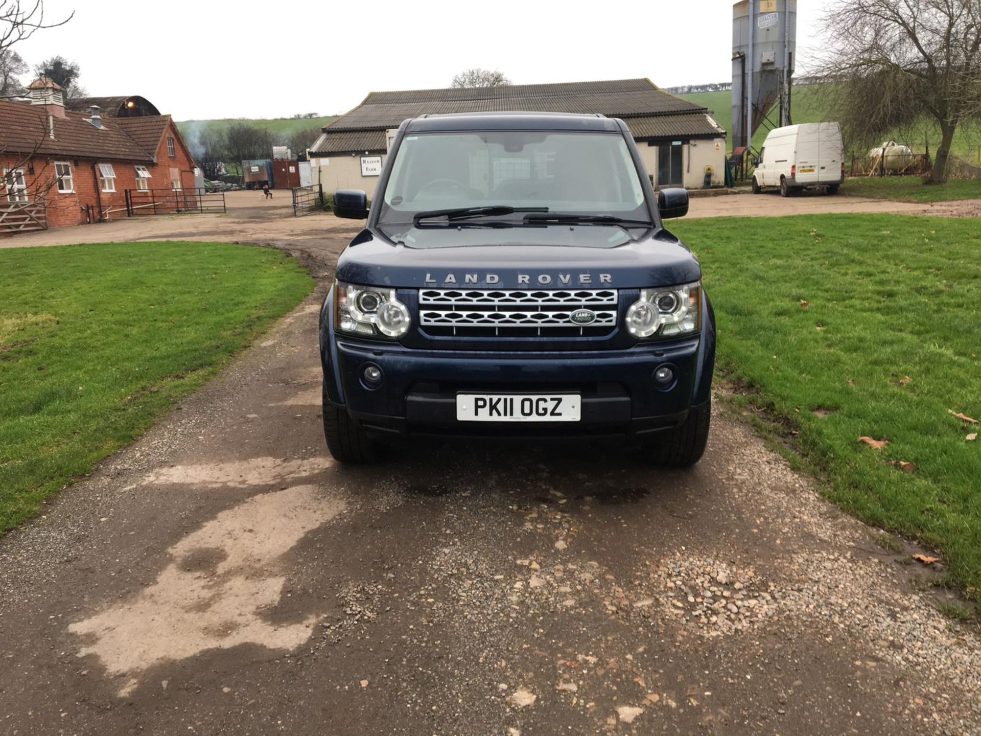 2011/11 REG LAND ROVER DISCOVERY SDV6 AUTOMATIC 245 COMMERCIAL 4X4, SHOWING 1 FORMER KEEPER *NO VAT* - Image 2 of 14