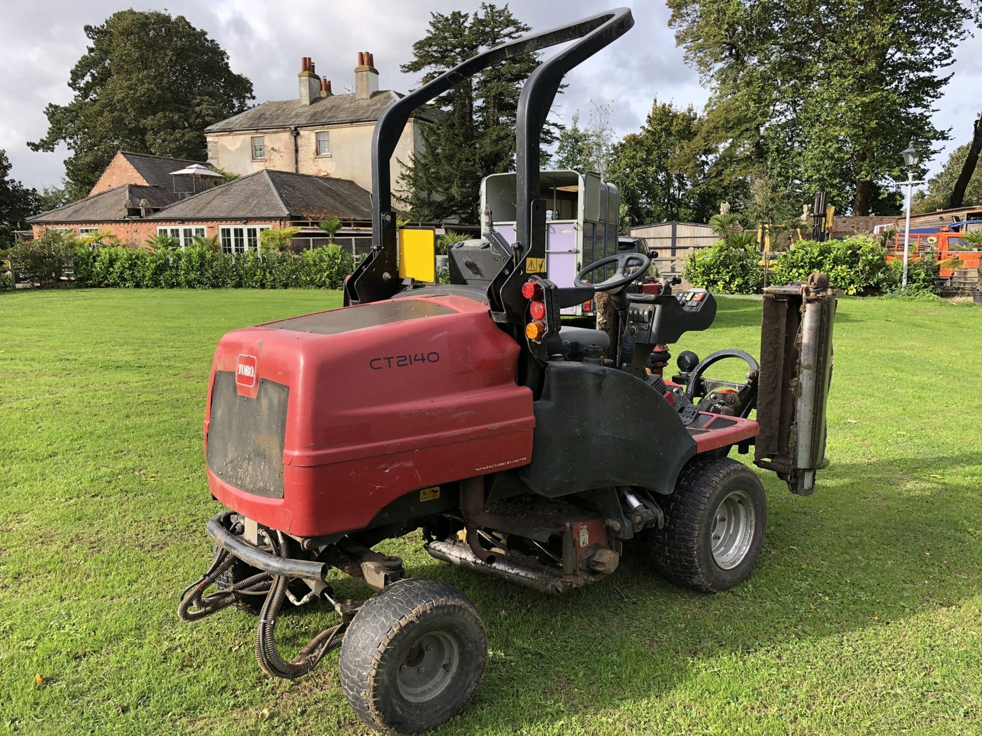 MC - 2010 HAYTER CT2140 TORO 3 GANG DIESEL RIDE ON LAWN MOWER *PLUS VAT* - Image 4 of 18