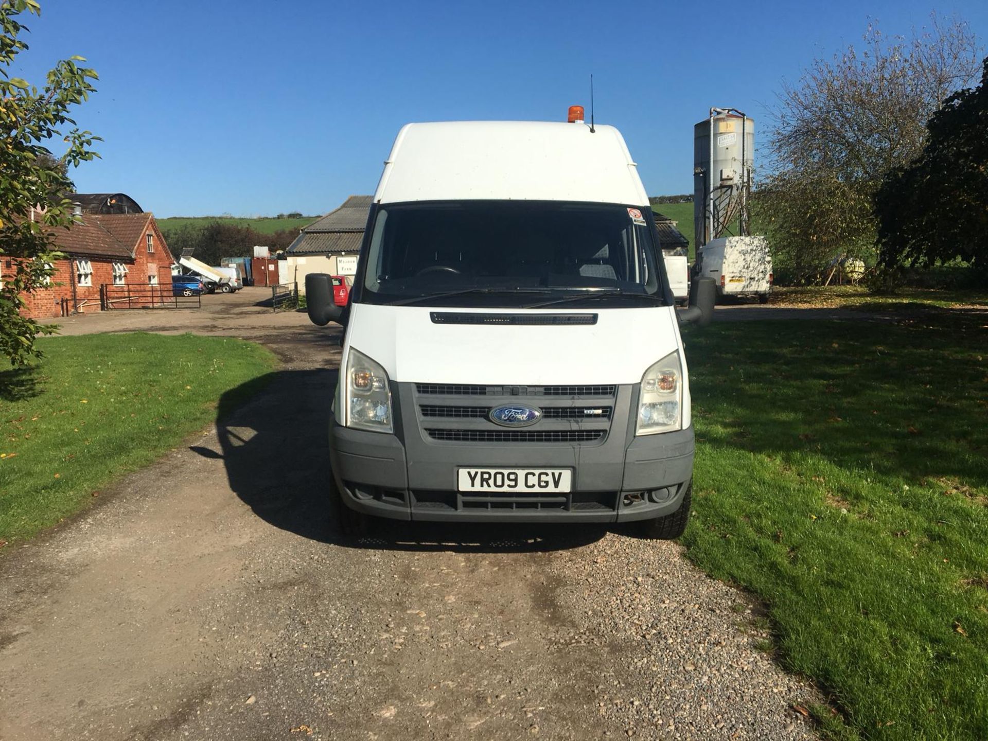 2009/09 REG FORD TRANSIT 100 T350L RWD WHITE DIESEL PANEL VAN, SHOWING 1 FORMER KEEPER *NO VAT* - Image 2 of 14