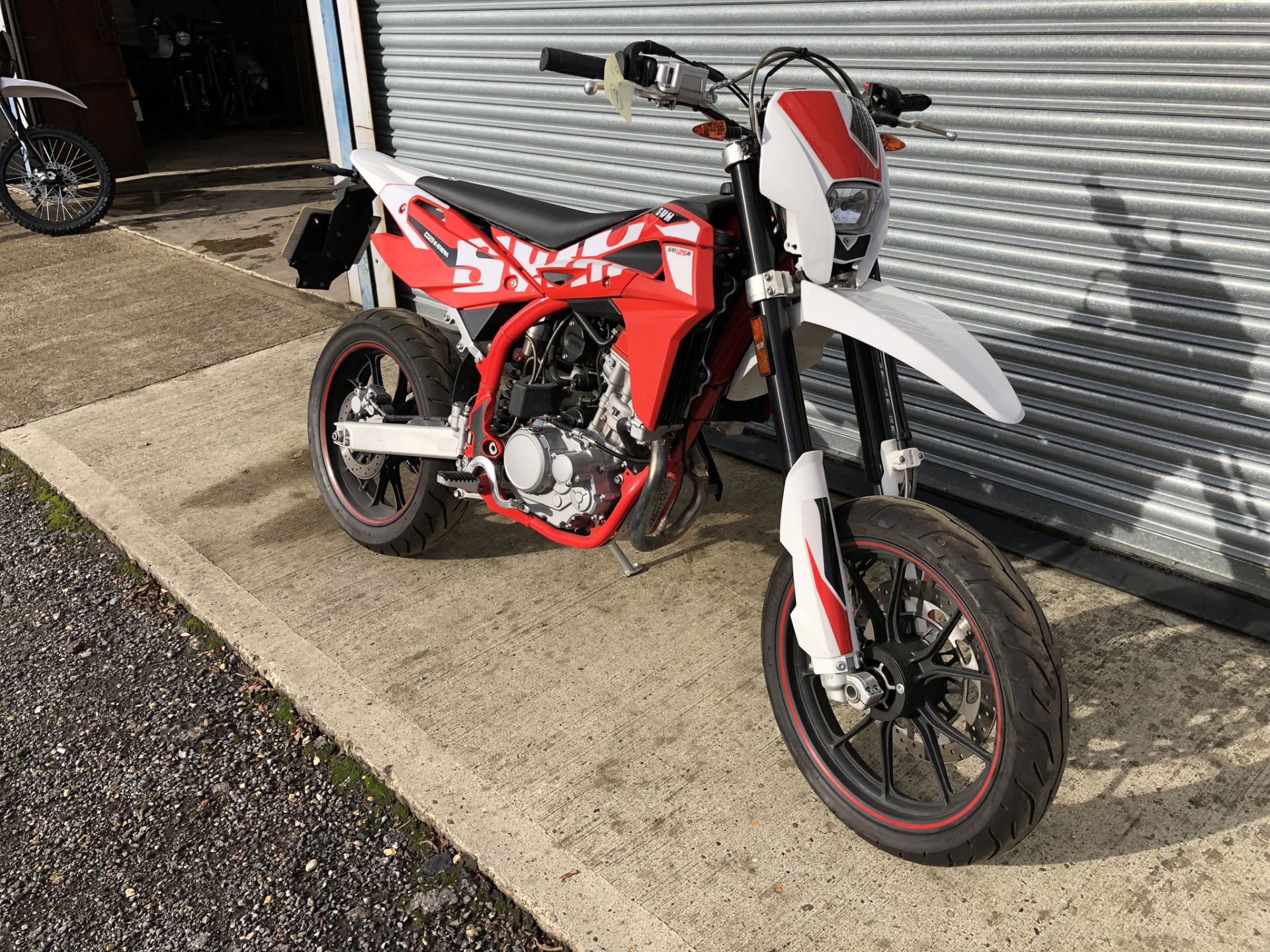 2017/66 REG SWM SUPER MOTO 125R EURO 4 MOTORCYCLE 58.46" WHEELBASE *NO VAT*