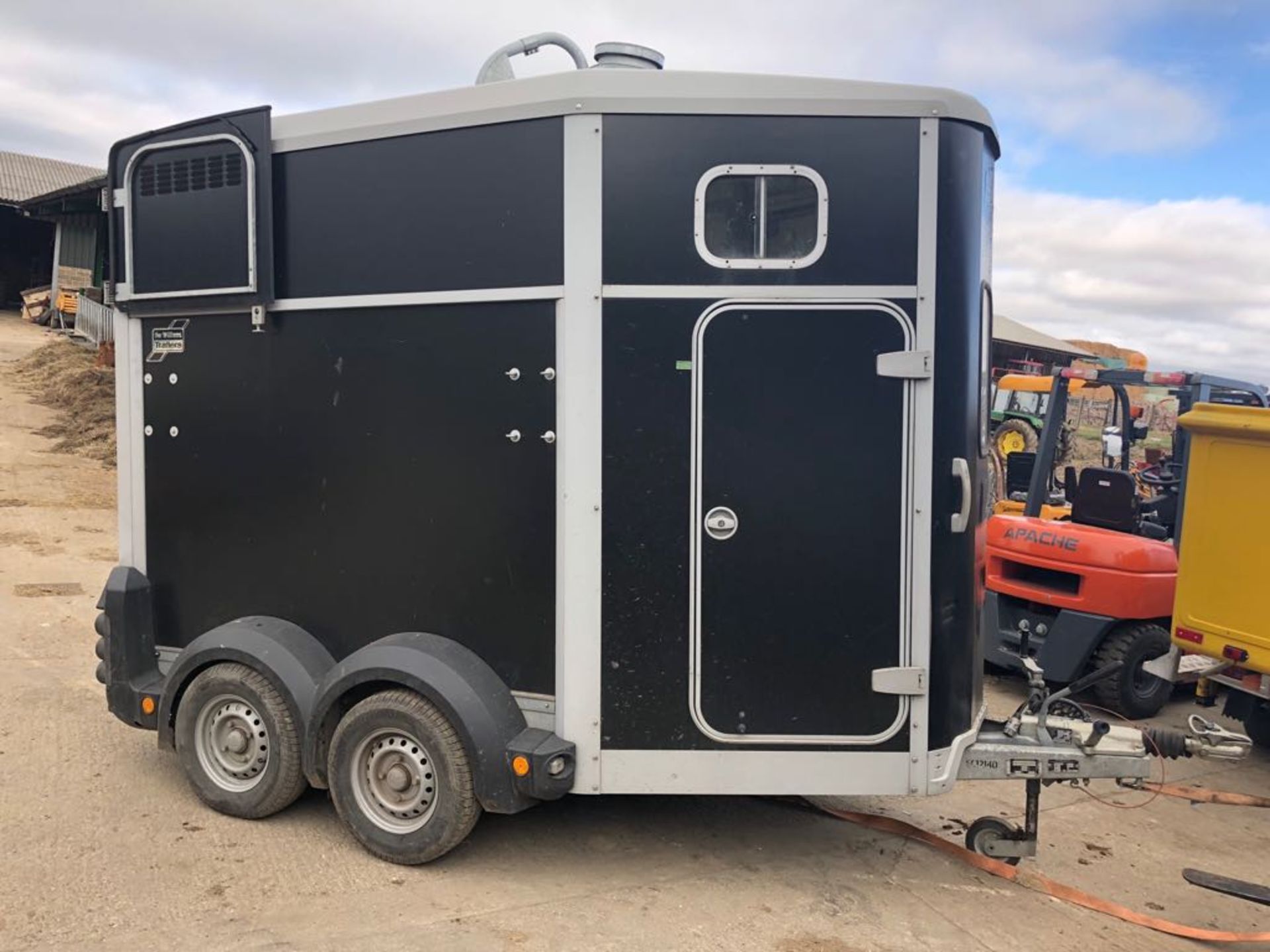 2015 IFOR WILLIAMS TWIN AXLE HORSE BOX TRAILER HB506 BLACK *PLUS VAT*