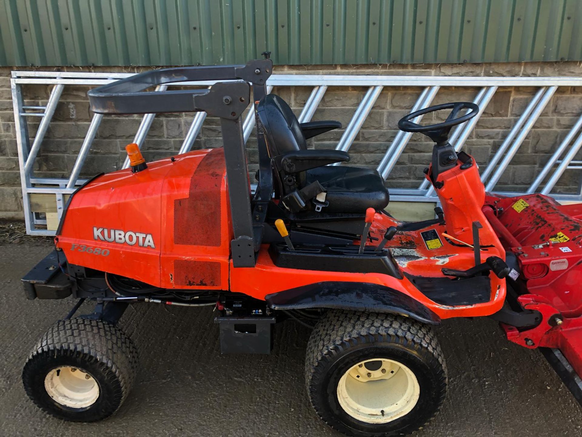 2008/08 REG KUBOTA F3680 EC ORANGE RIDE ON DIESEL LAWN MOWER *PLUS VAT* - Image 7 of 18