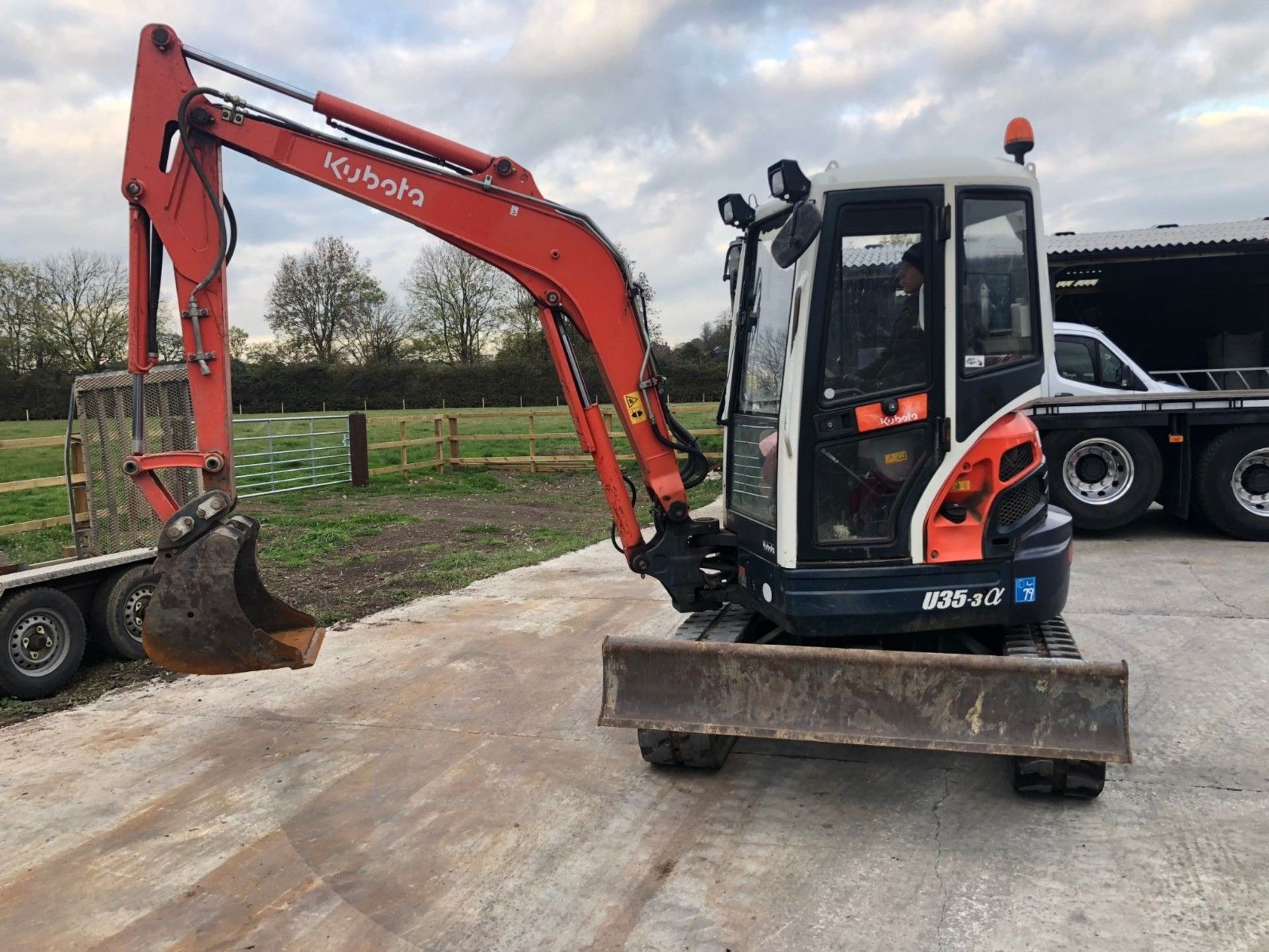 KUBOTA EXCAVATOR MODEL: U35-3A, ZERO TAIL SWING, YEAR 2007, ONLY 2982 HOURS, 3.5 TON.