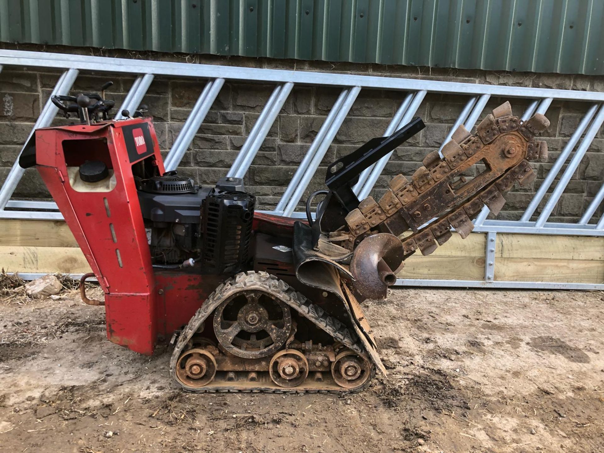 TORO TRX 15 WALK BEHIND TRACKED TRENCHER KAWASAKI PETROL ENGINE 15HP *PLUS VAT* - Image 4 of 12