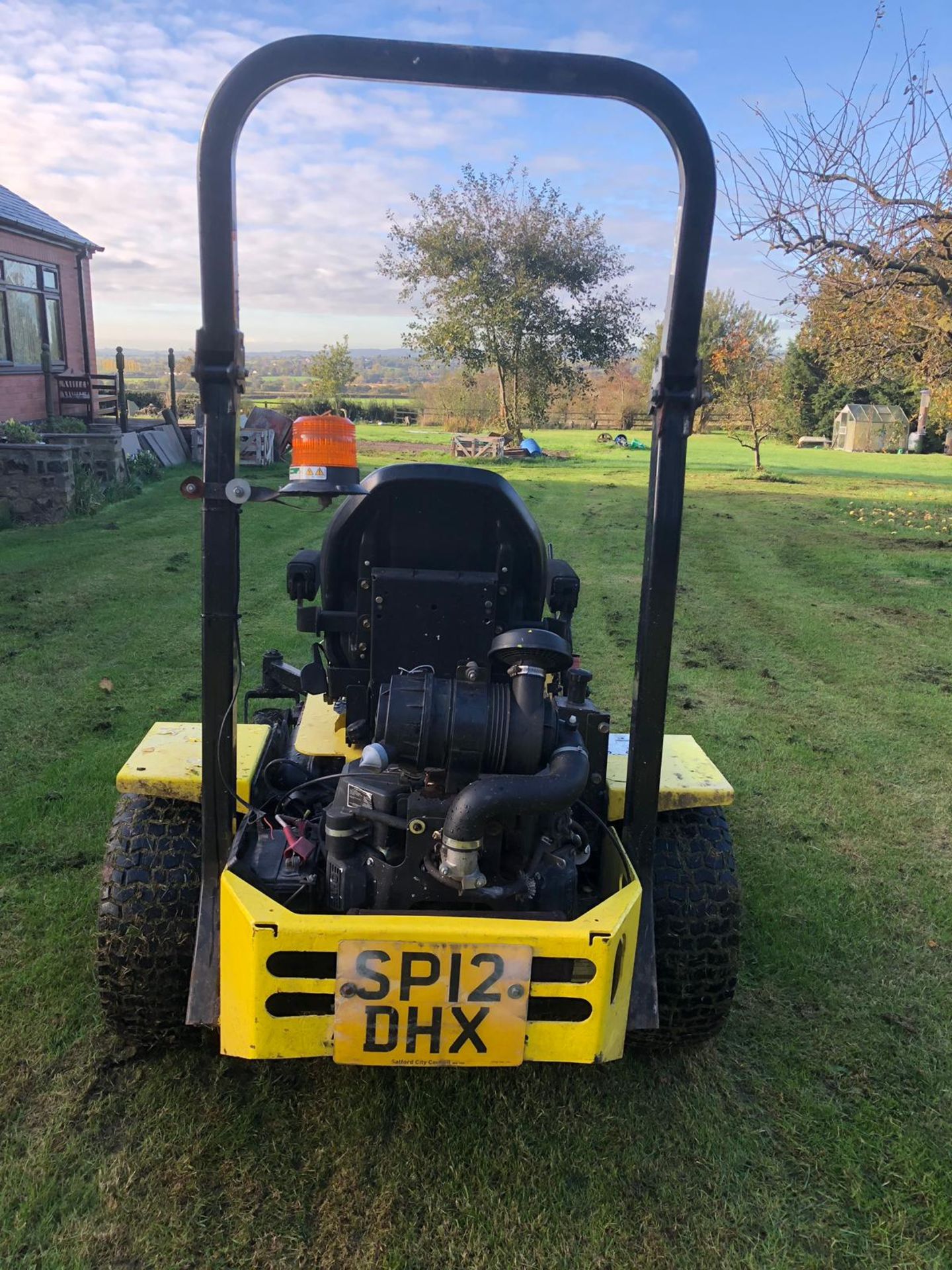 2012/12 REG GREAT DANE BRUTUS RIDE ON PETROL LAWN MOWER WITH DELUXE SEAT AND ROLL BAR *PLUS VAT* - Image 7 of 16