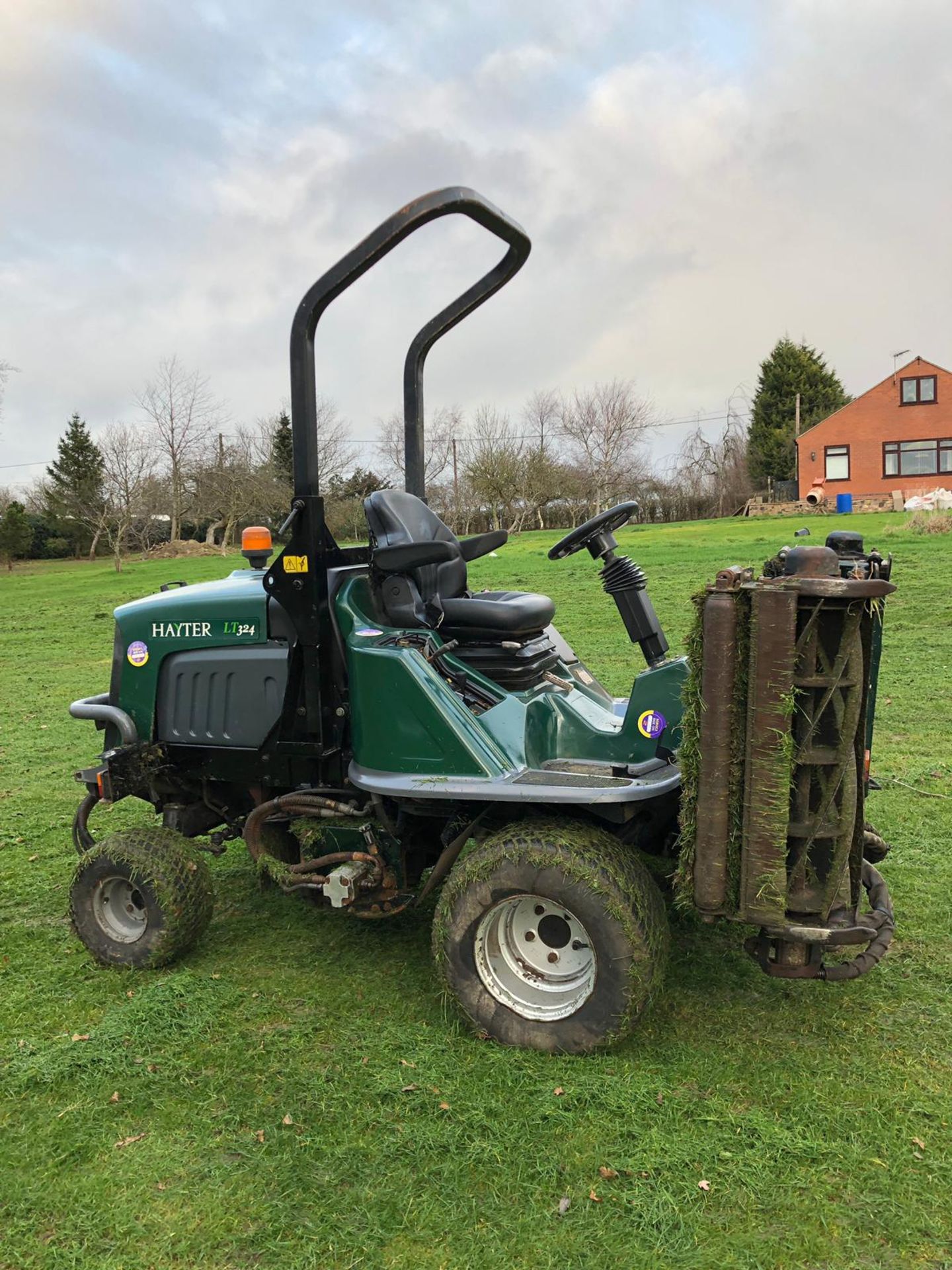 2009/09 REG HAYTER LT324 GREEN DIESEL RIDE ON LAWN MOWER, SHOWING 1 FORMER KEEPER *PLUS VAT*