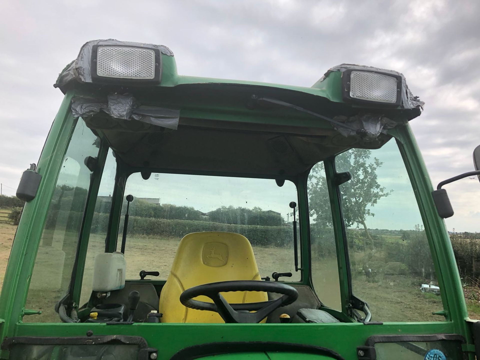 JOHN DEERE 4310 4WD RIDE ON MOWER WITH CAB *PLUS VAT* - Image 8 of 10