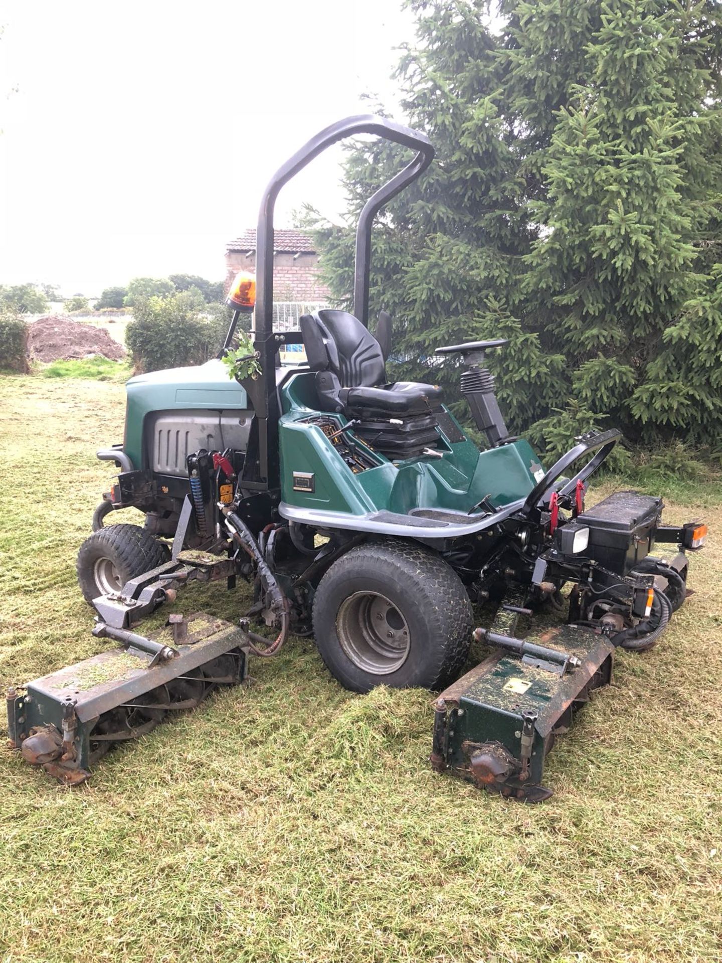 2005/55 REG HAYTER 5 GANG RIDE ON MOWER - Image 14 of 19