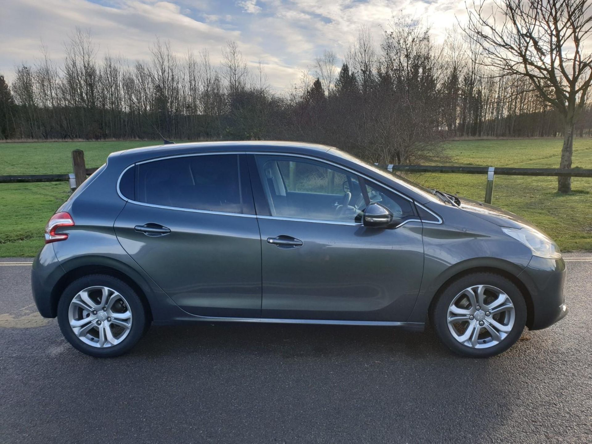 2014/14 REG PEUGEOT 208 ACTIVE E-HDI 1.6 DIESEL 5 DOOR HATCHBACK, SHOWING 1 FORMER KEEPER *NO VAT* - Image 8 of 11