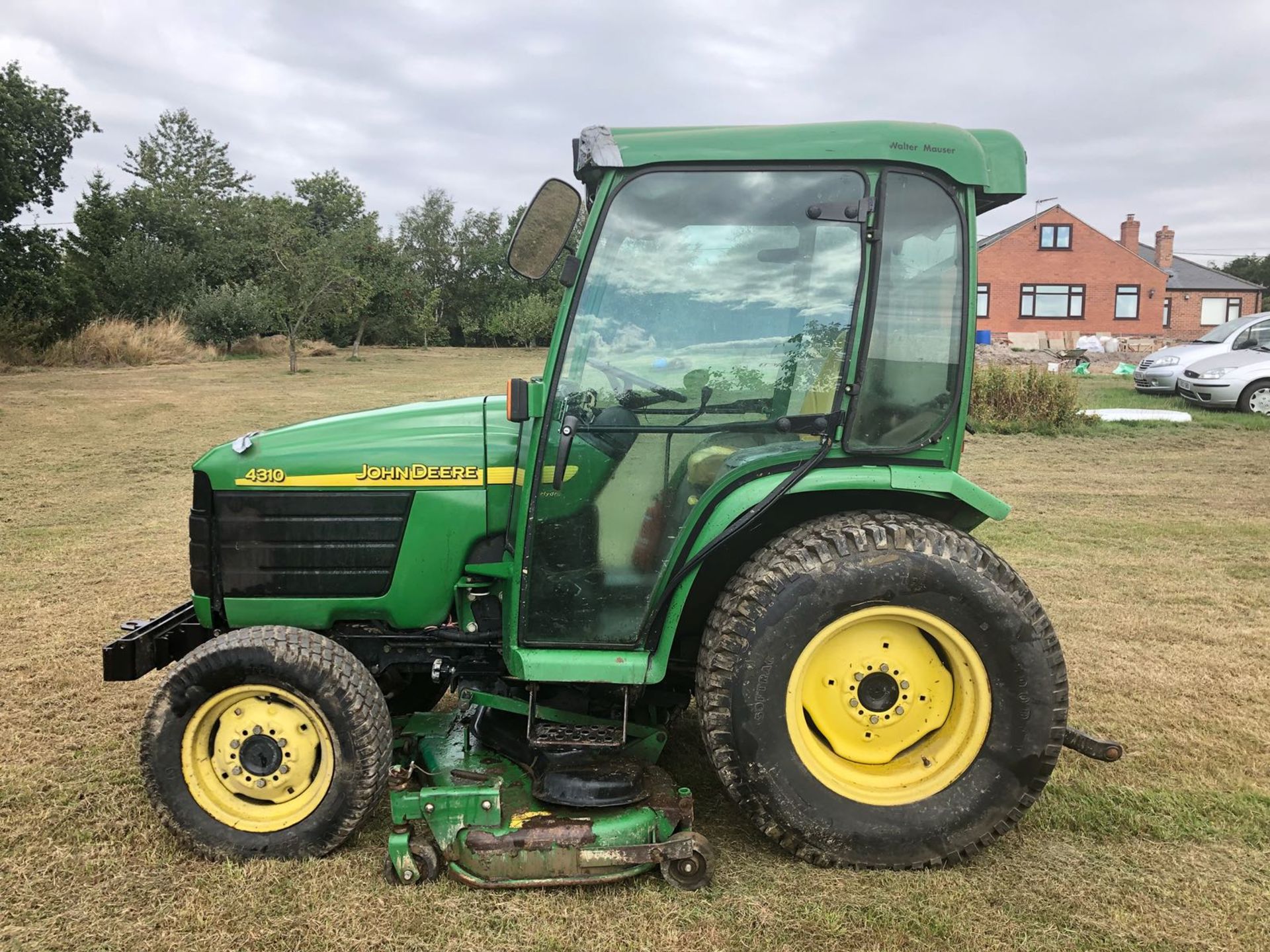 JOHN DEERE 4310 4WD RIDE ON MOWER WITH CAB *PLUS VAT* - Image 5 of 10