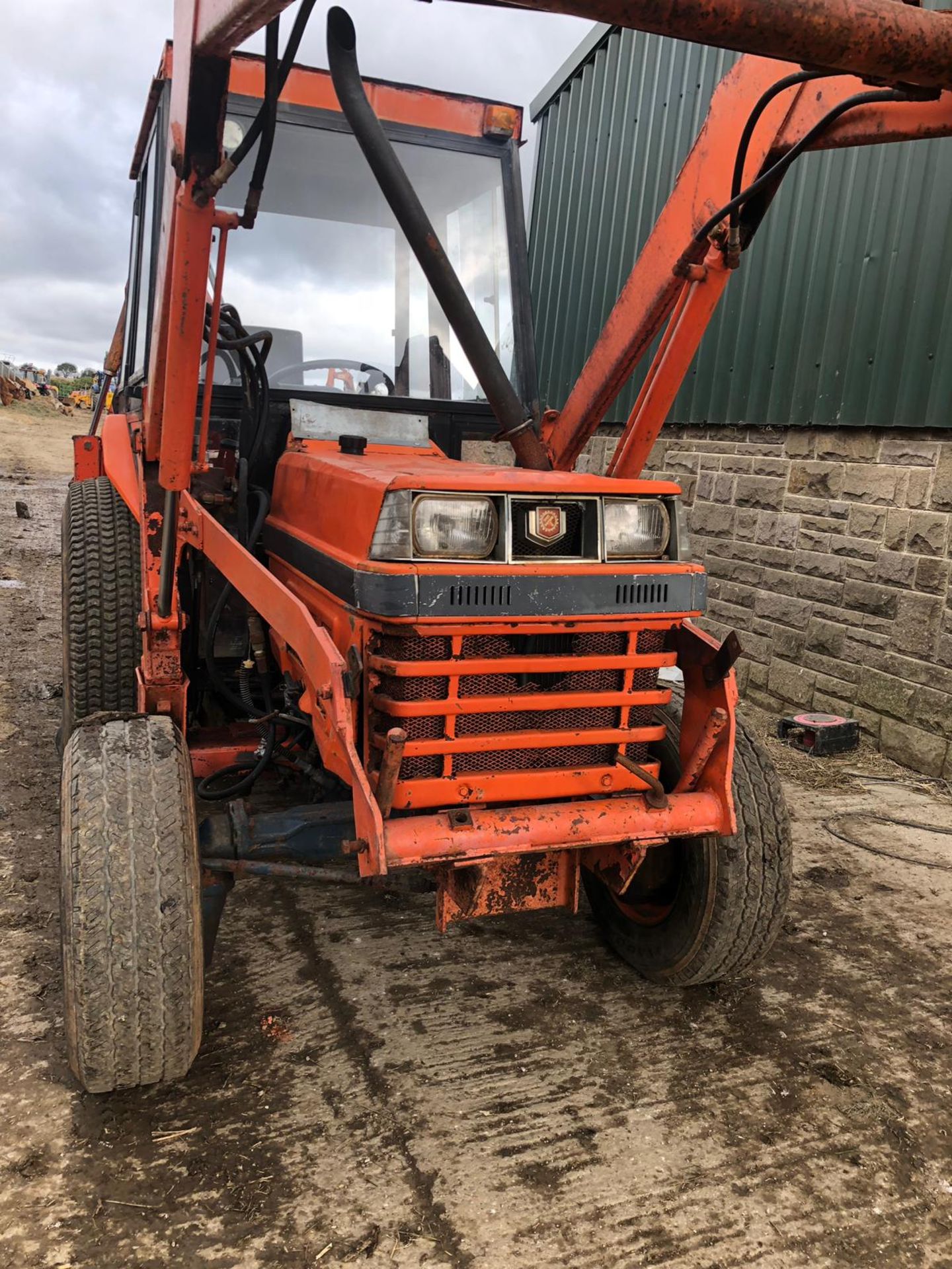 KUBOTA COMPACT TRACTOR WITH CAB & FRONT LOADER + LEWIS LANDLORD 300S BACK ACTOR *PLUS VAT* - Image 4 of 18