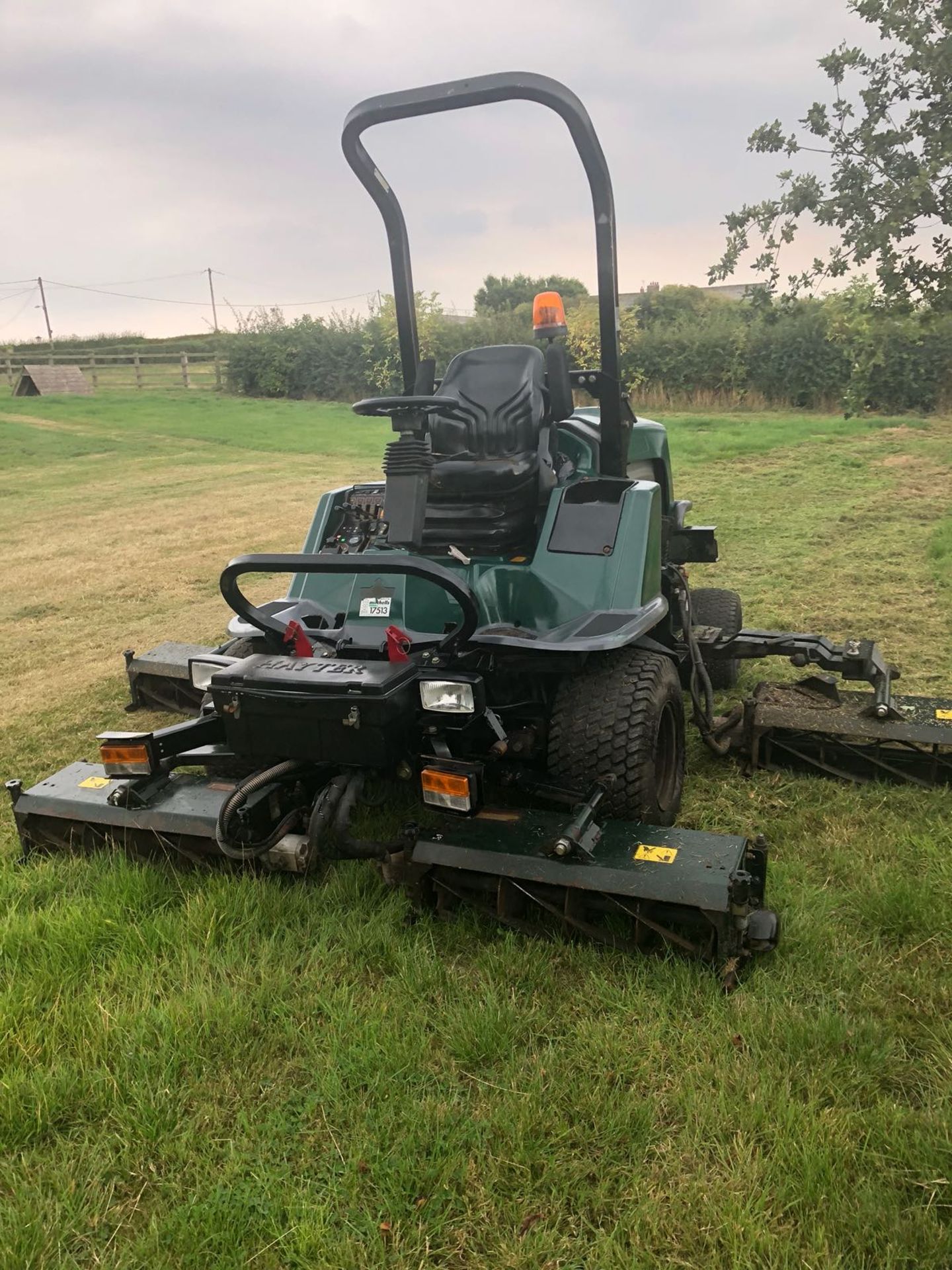 2005/55 REG HAYTER 5 GANG RIDE ON MOWER - Image 8 of 19