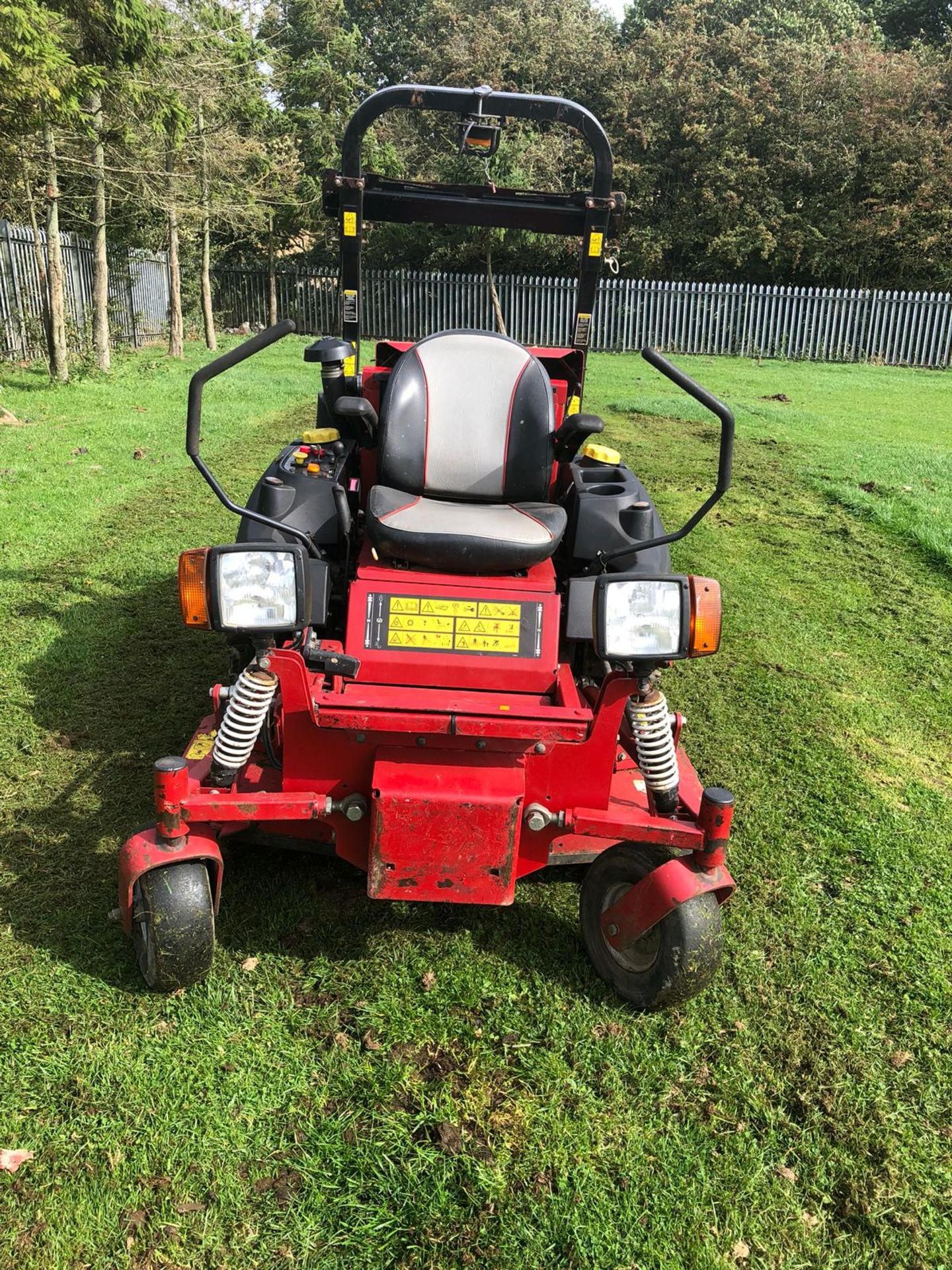 2012 FERRIS IS 2500Z ZERO TURN RIDE ON DIESEL ROTARY LAWN MOWER *PLUS VAT* - Bild 4 aus 13