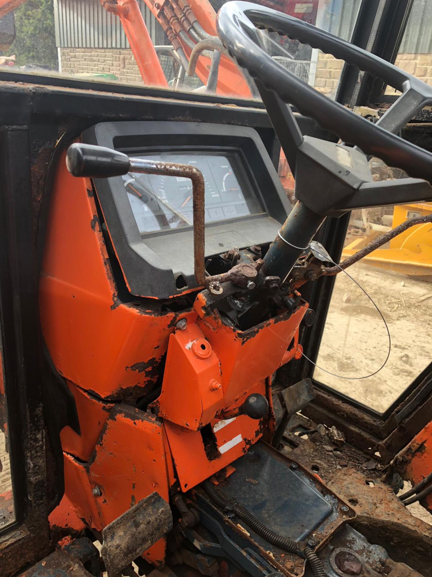 KUBOTA COMPACT TRACTOR WITH CAB & FRONT LOADER + LEWIS LANDLORD 300S BACK ACTOR *PLUS VAT* - Image 16 of 18
