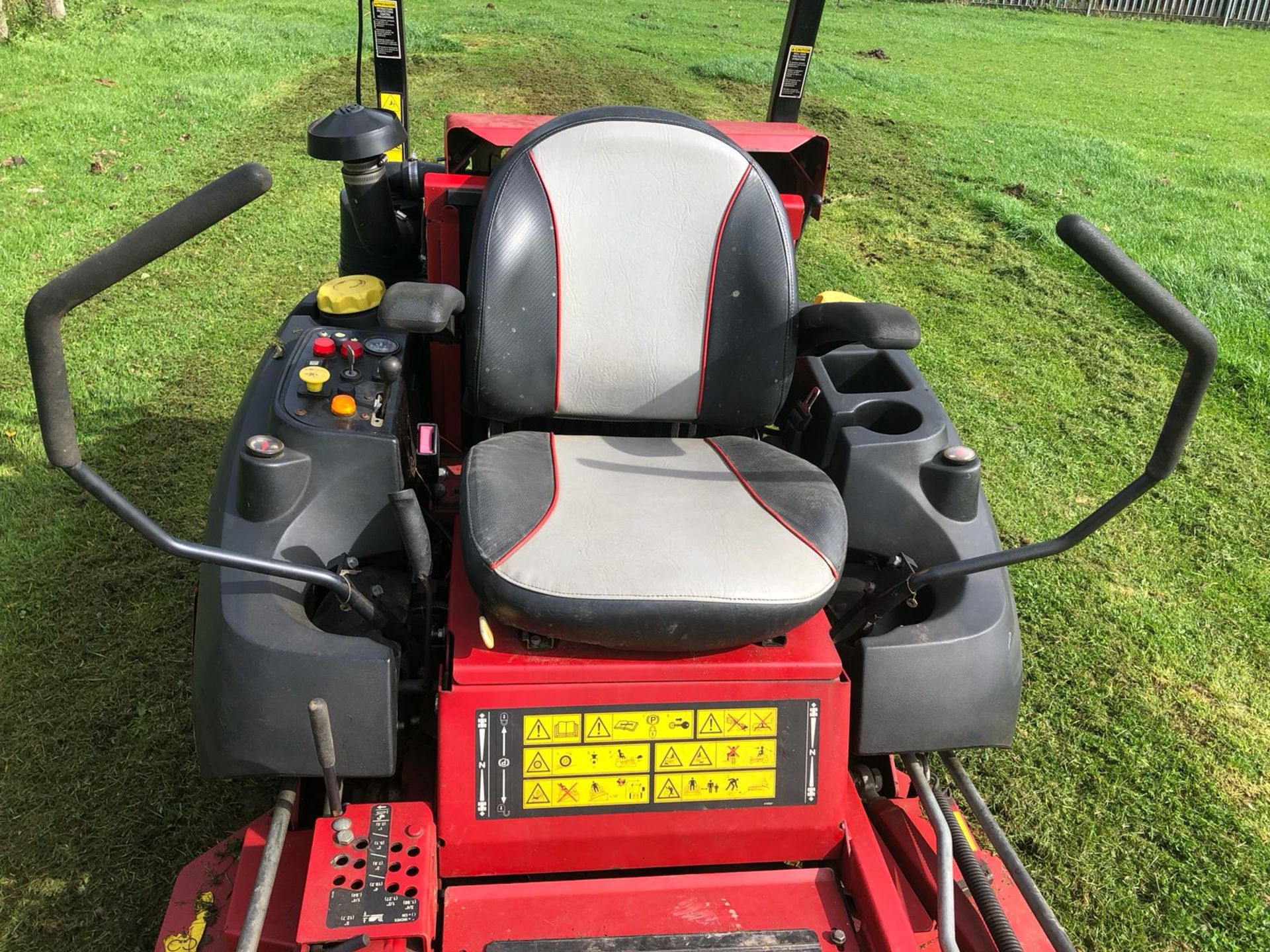 2012 FERRIS IS 2500Z ZERO TURN RIDE ON DIESEL ROTARY LAWN MOWER *PLUS VAT* - Bild 9 aus 13