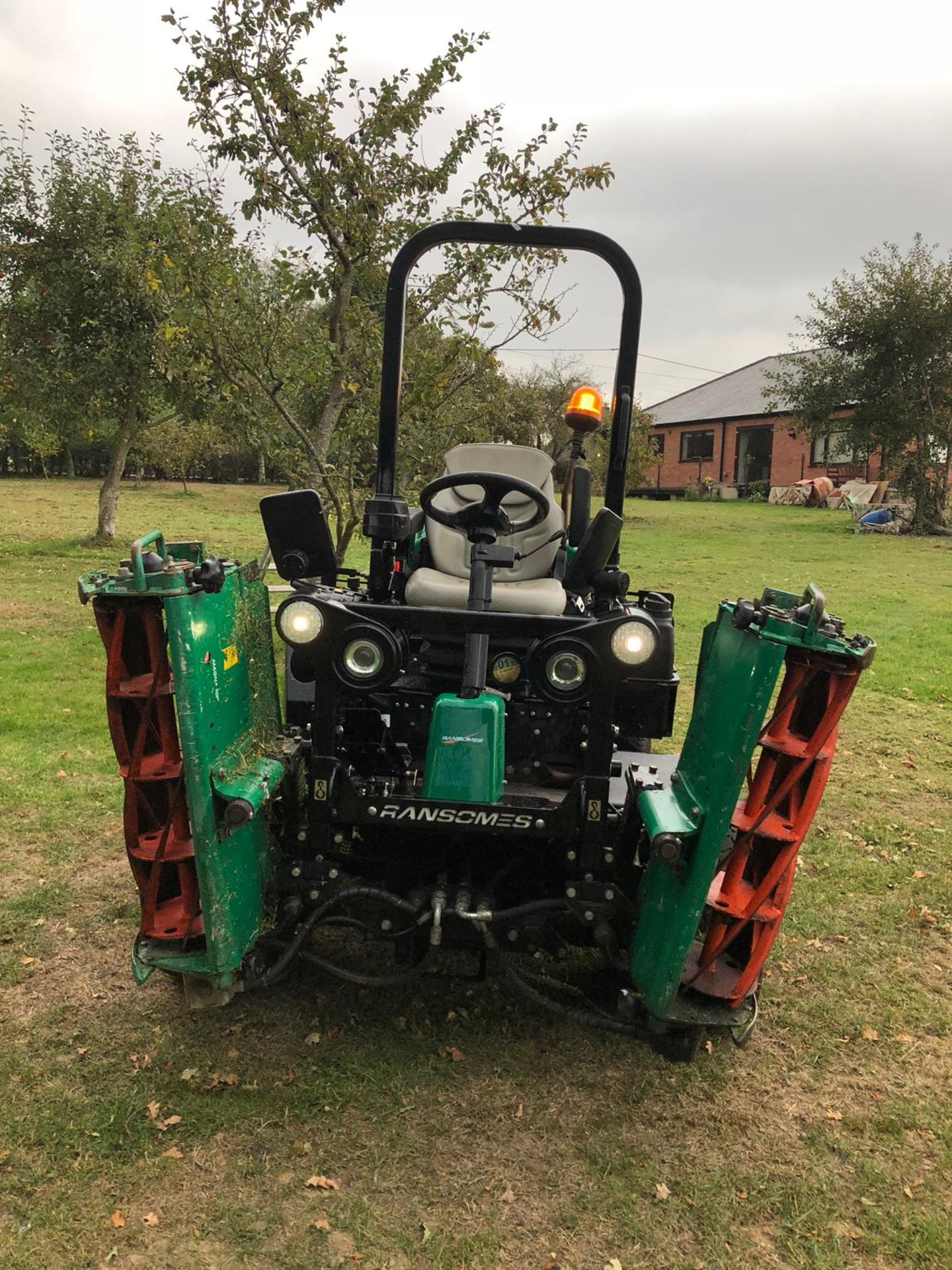 RANSOMES PARKWAY 3 MOWER, SHOWING 2820 HOURS (UNVERIFIED) *PLUS VAT* - Image 3 of 12