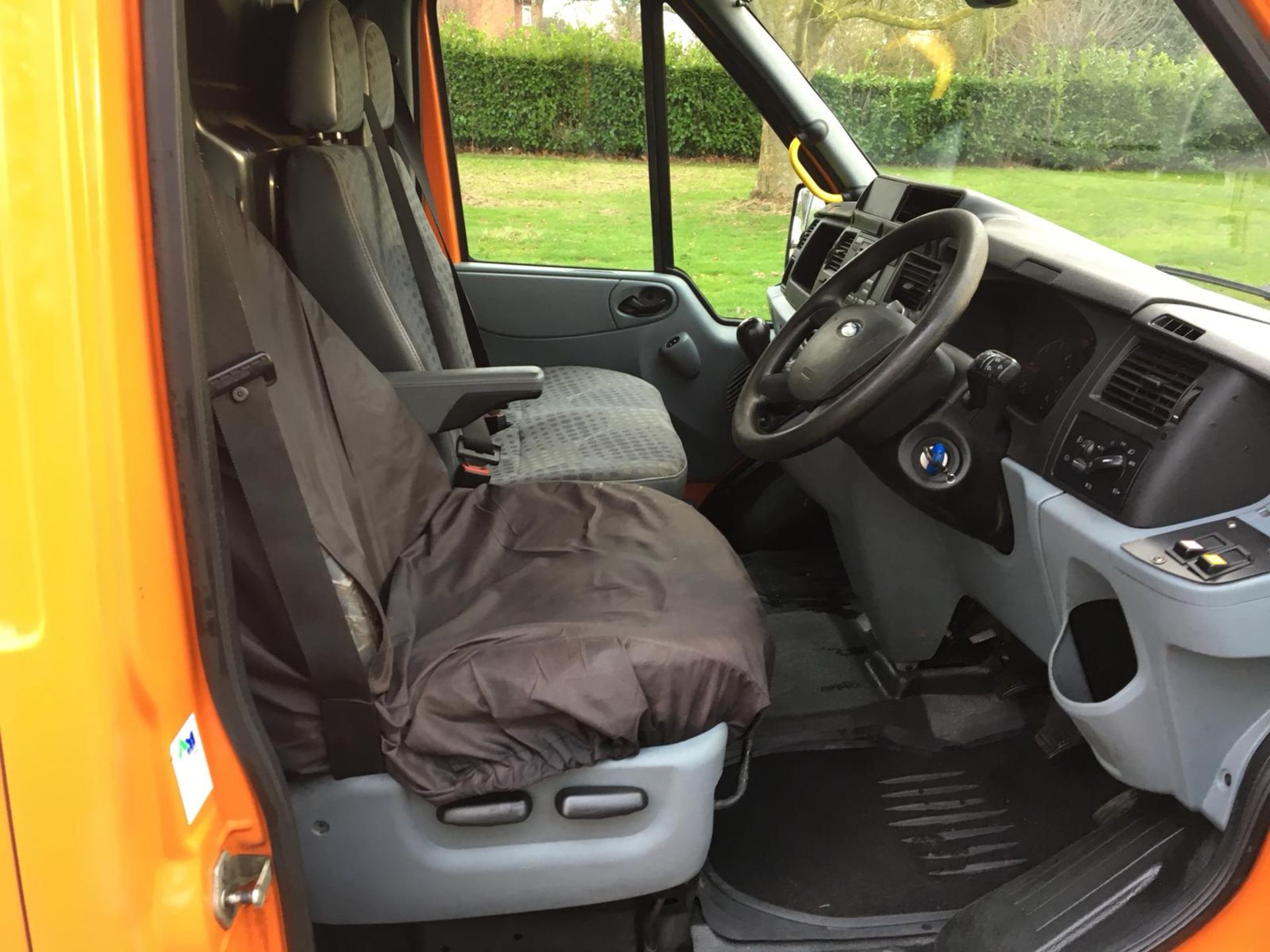 2007/57 REG FORD TRANSIT 100 T330S RWD ORANGE DIESEL PANEL VAN, SHOWING 3 FORMER KEEPERS *NO VAT* - Image 12 of 14