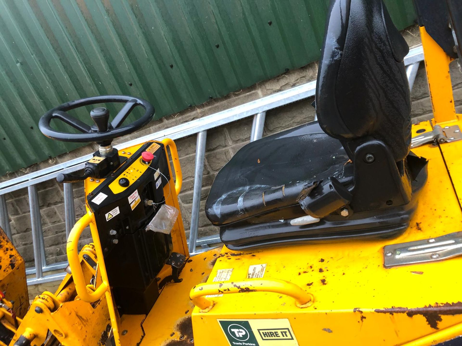 2012 THWAITES 1 TONNE HI-TIP DUMPER WITH FLASHING BEACON *PLUS VAT* - Image 15 of 18