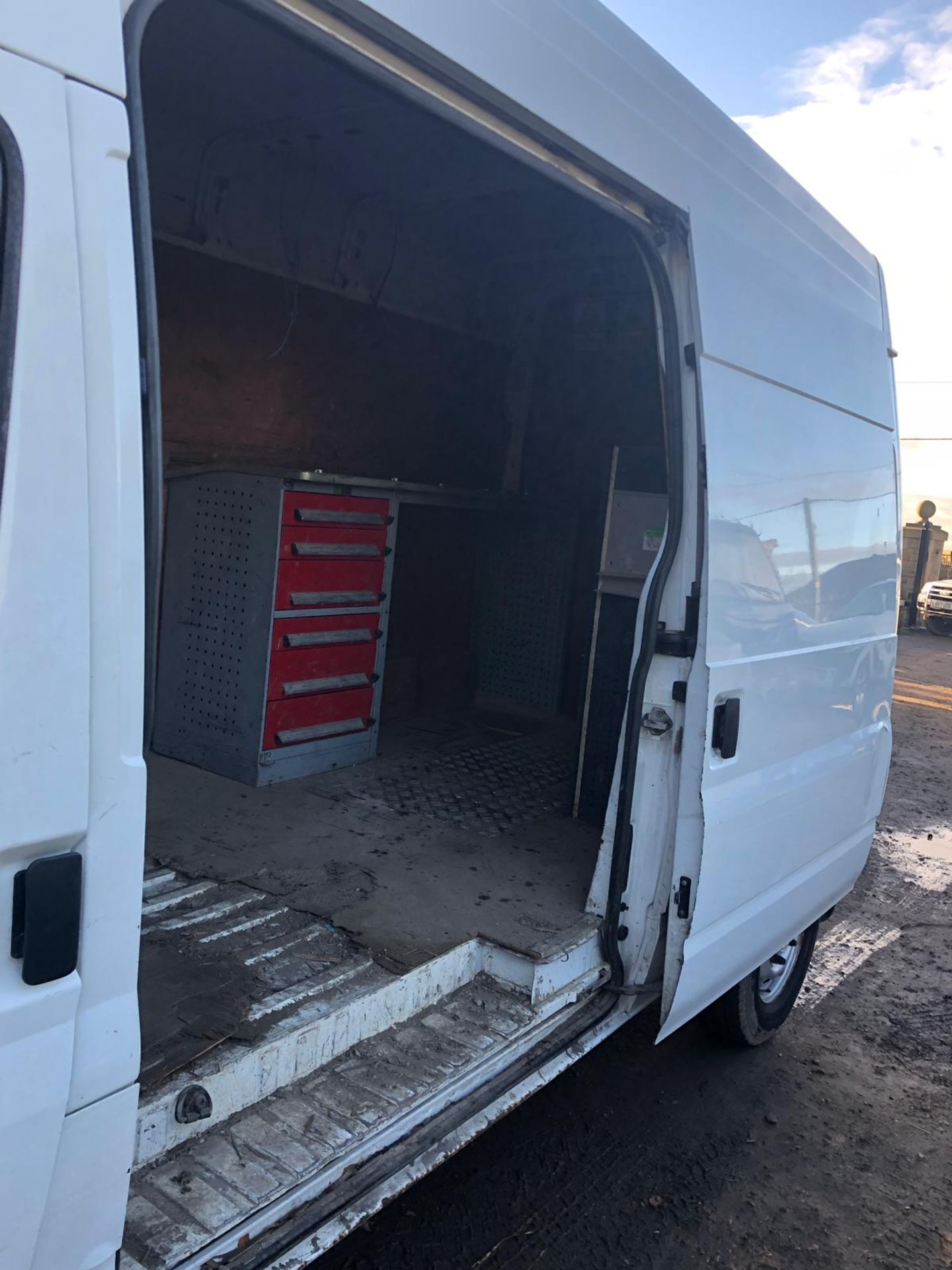 2013/13 REG FORD TRANSIT 125 T350 RWD WHITE DIESEL PANEL VAN, SHOWING 0 FORMER KEEPERS *PLUS VAT* - Image 4 of 11