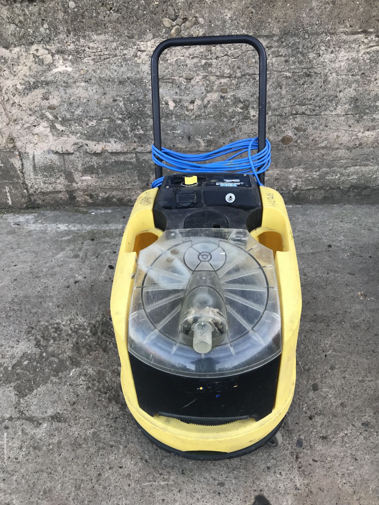 KARCHER PUZZI 400E 240V HOT & COLD CARPET CLEANER C/W HEAVY DUTY CLEANING ATTACHMENTS *PLUS VAT* - Bild 4 aus 6