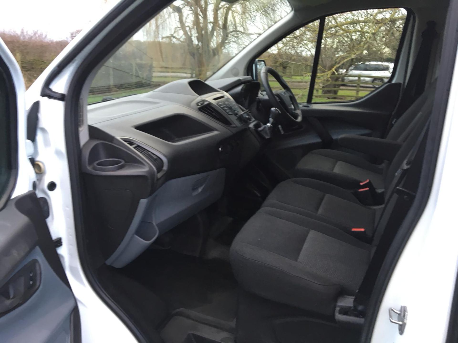 2013/13 REG FORD TRANSIT CUSTOM 290 ECO-TECH DIESEL PANEL VAN, SHOWING 2 FORMER KEEPERS *NO VAT* - Image 9 of 15