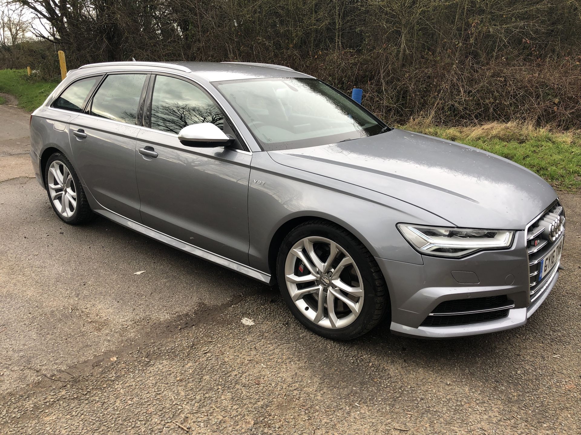 2016/16 REG AUDI S6 AVANT 4.0 TFSI TWIN TURBO V8 QUATTRO 450 PS S-TRONIC TORNADO GREY METALLIC - Image 2 of 25