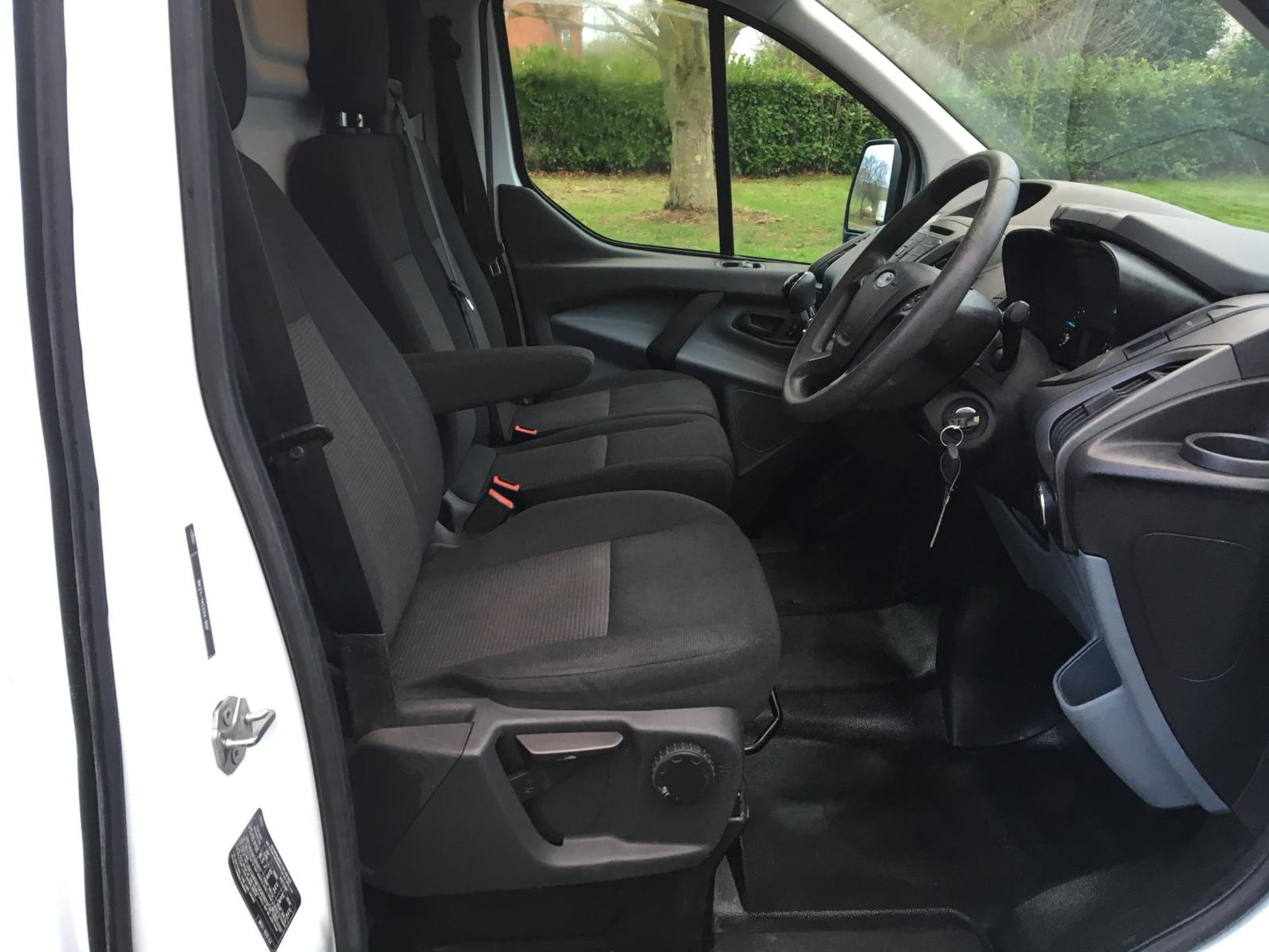 2013/13 REG FORD TRANSIT CUSTOM 290 ECO-TECH DIESEL PANEL VAN, SHOWING 2 FORMER KEEPERS *NO VAT* - Image 10 of 15