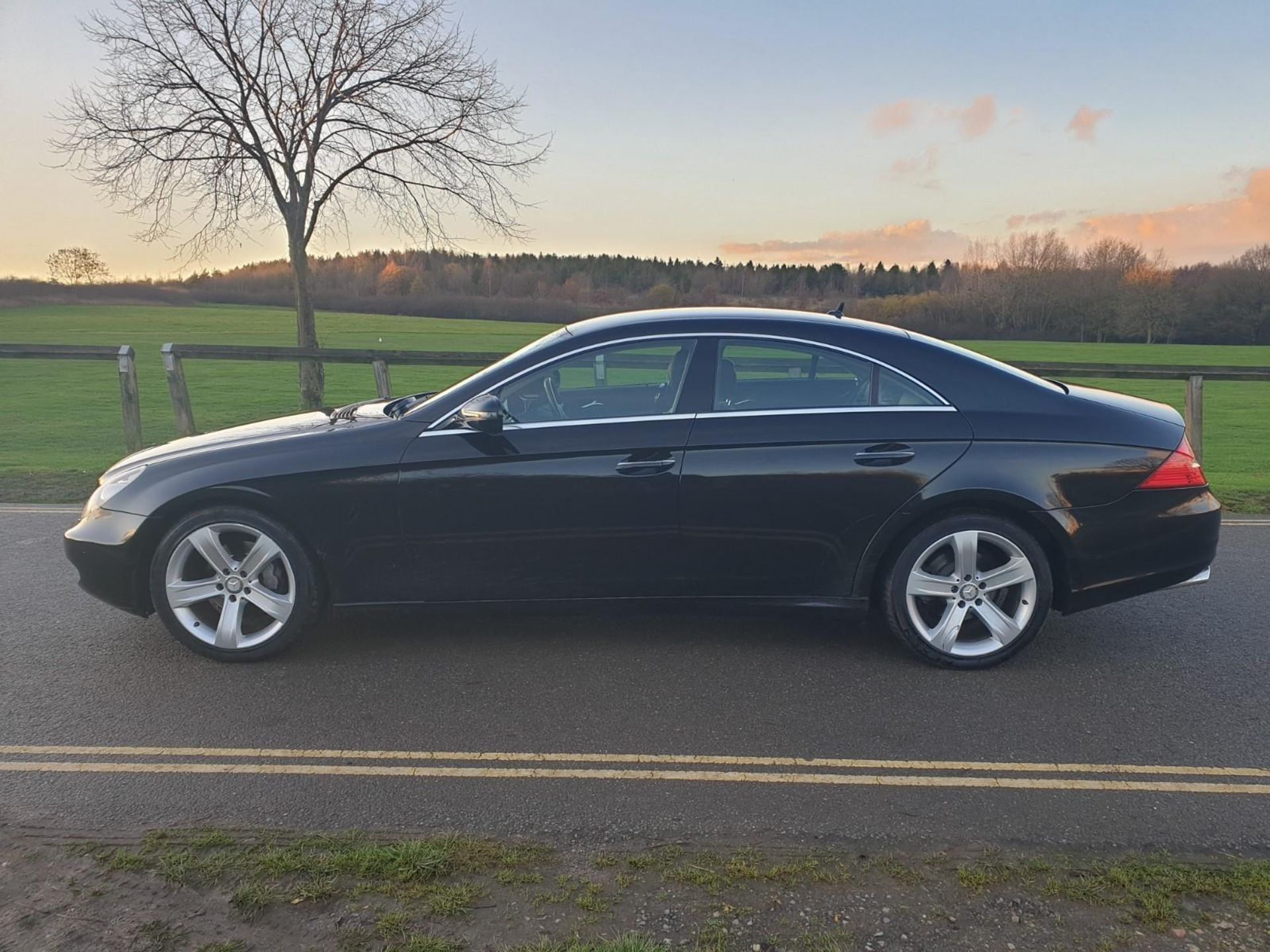 2009/59 REG MERCEDES-BENZ CLS350 CDI AUTO BLACK DIESEL COUPE, SHOWING 2 FORMER KEEPERS *NO VAT* - Image 4 of 12