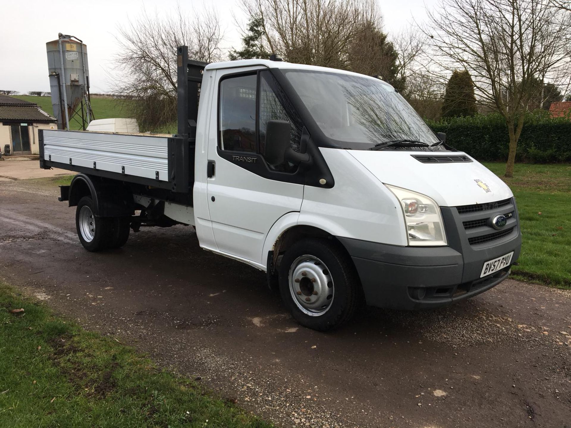 2007/57 REG FORD TRANSIT 100 T350M RWD WHITE DIESEL TIPPER, SHOWING 0 FORMER KEEPERS *NO VAT*