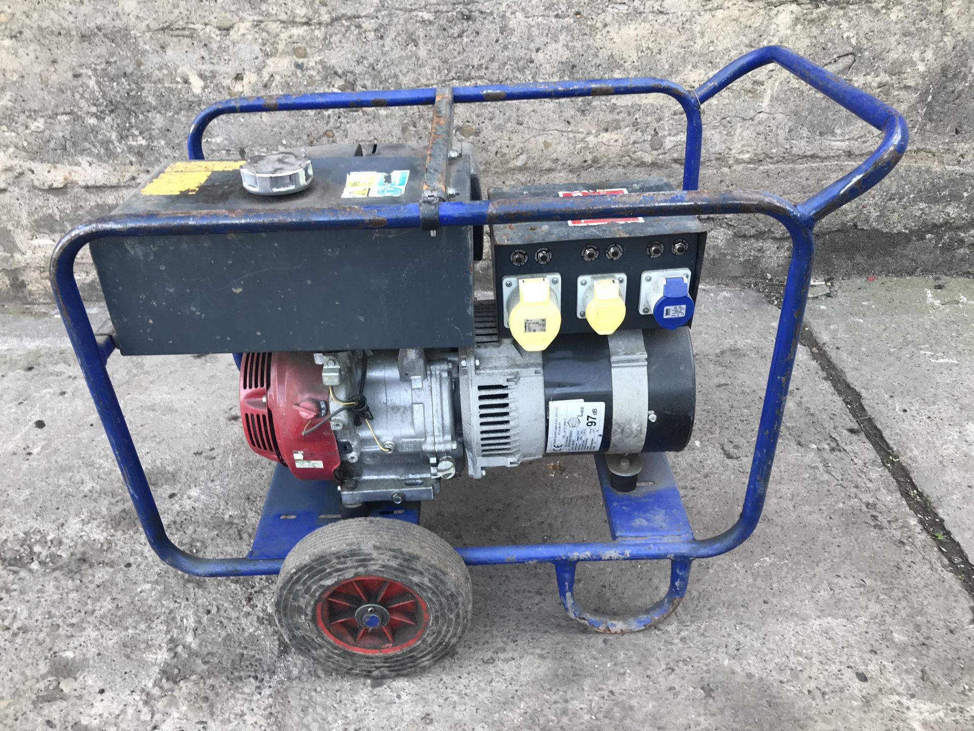 7.5 KVA PETROL GENERATOR, C/W HONDA GX 390 PETROL ENGINE 240/110V, YEAR 2010 *PLUS VAT* - Image 3 of 8