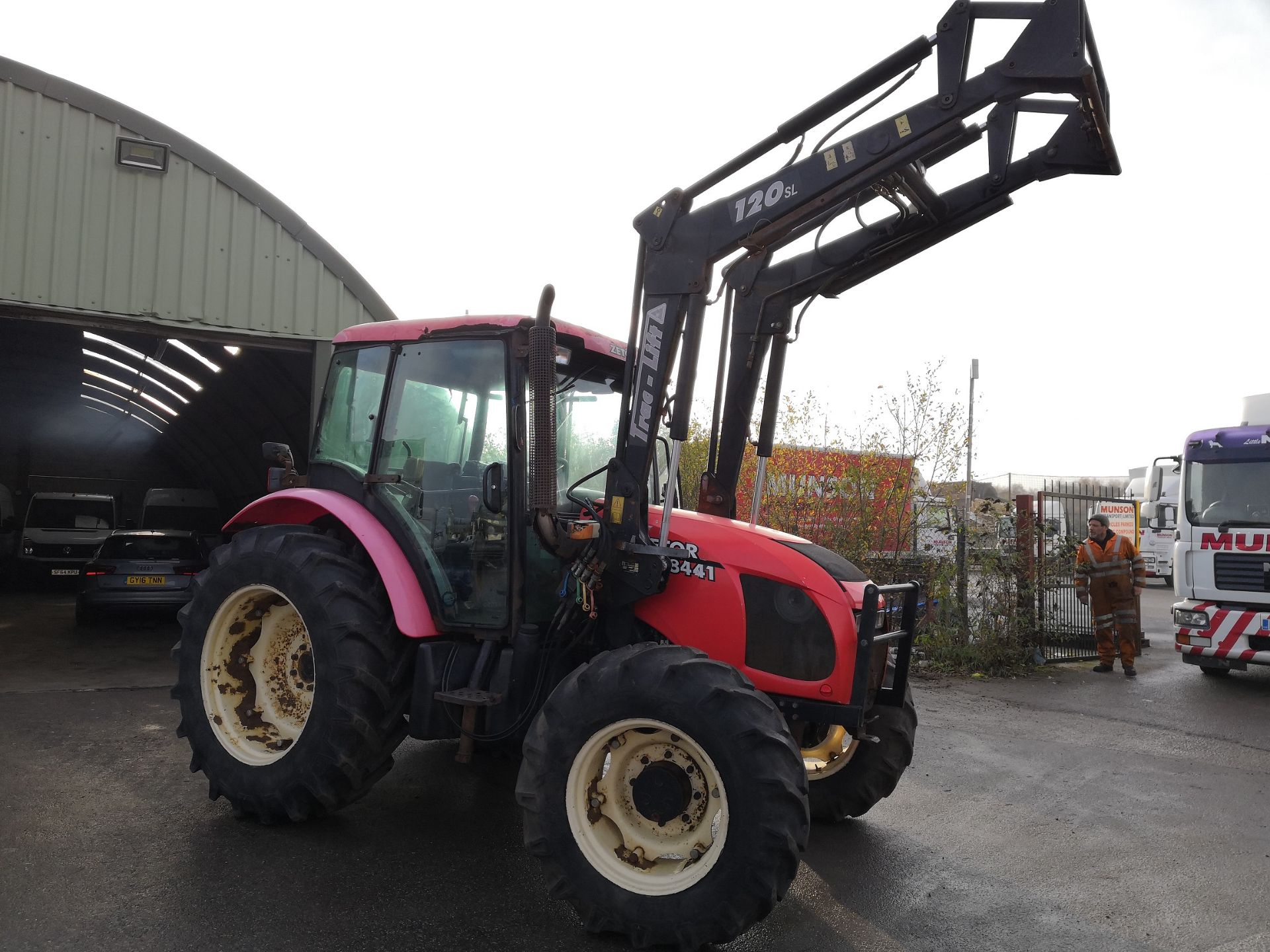 2005/05 REG ZETOR 8441 PROXIMA RED DIESEL TRACTOR WITH TRAC-LIFT 120 SL FRONT LOADER *NO VAT*