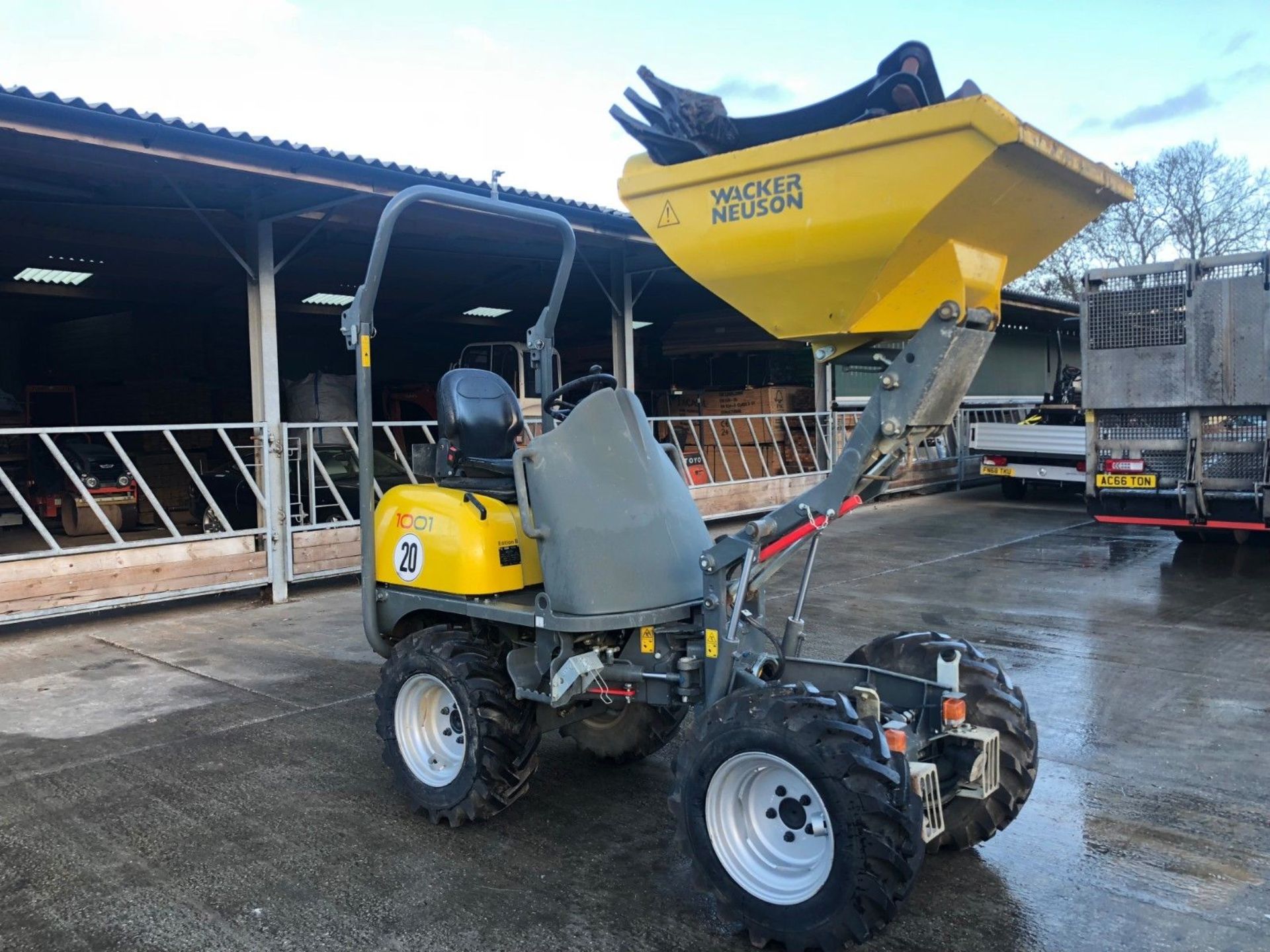 2016 WACKER NEUSON HIGH TIP 1 TONNE DUMPER, MODEL: 1001, 4 WHEEL DRIVE *PLUS VAT* - Image 3 of 4