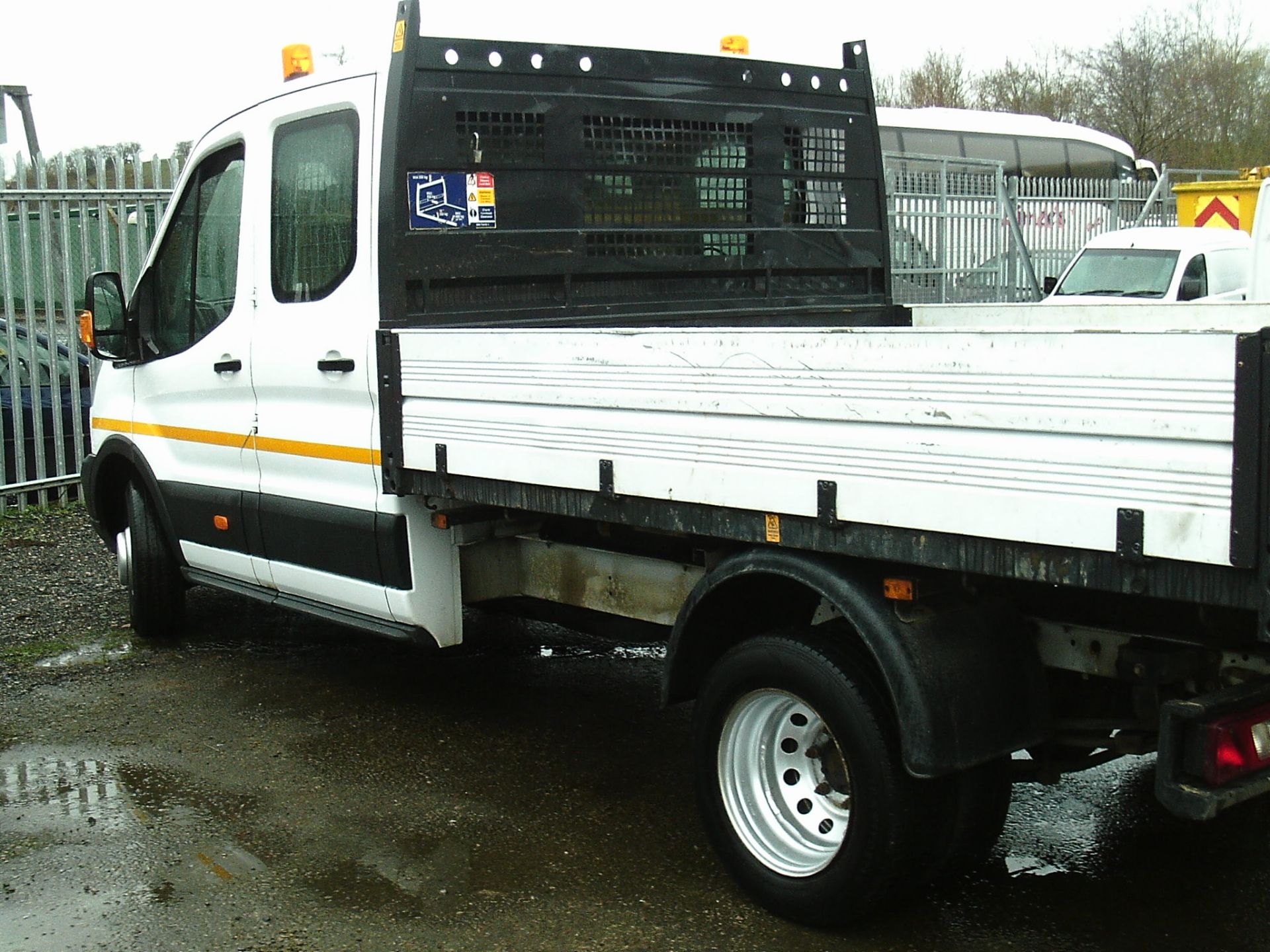 2015/15 REG FORD TRANSIT 350 RWD CREW CAB TIPPER 2.2 DIESEL 125 BHP (TWIN REAR WHEEL) *PLUS VAT* - Image 7 of 15