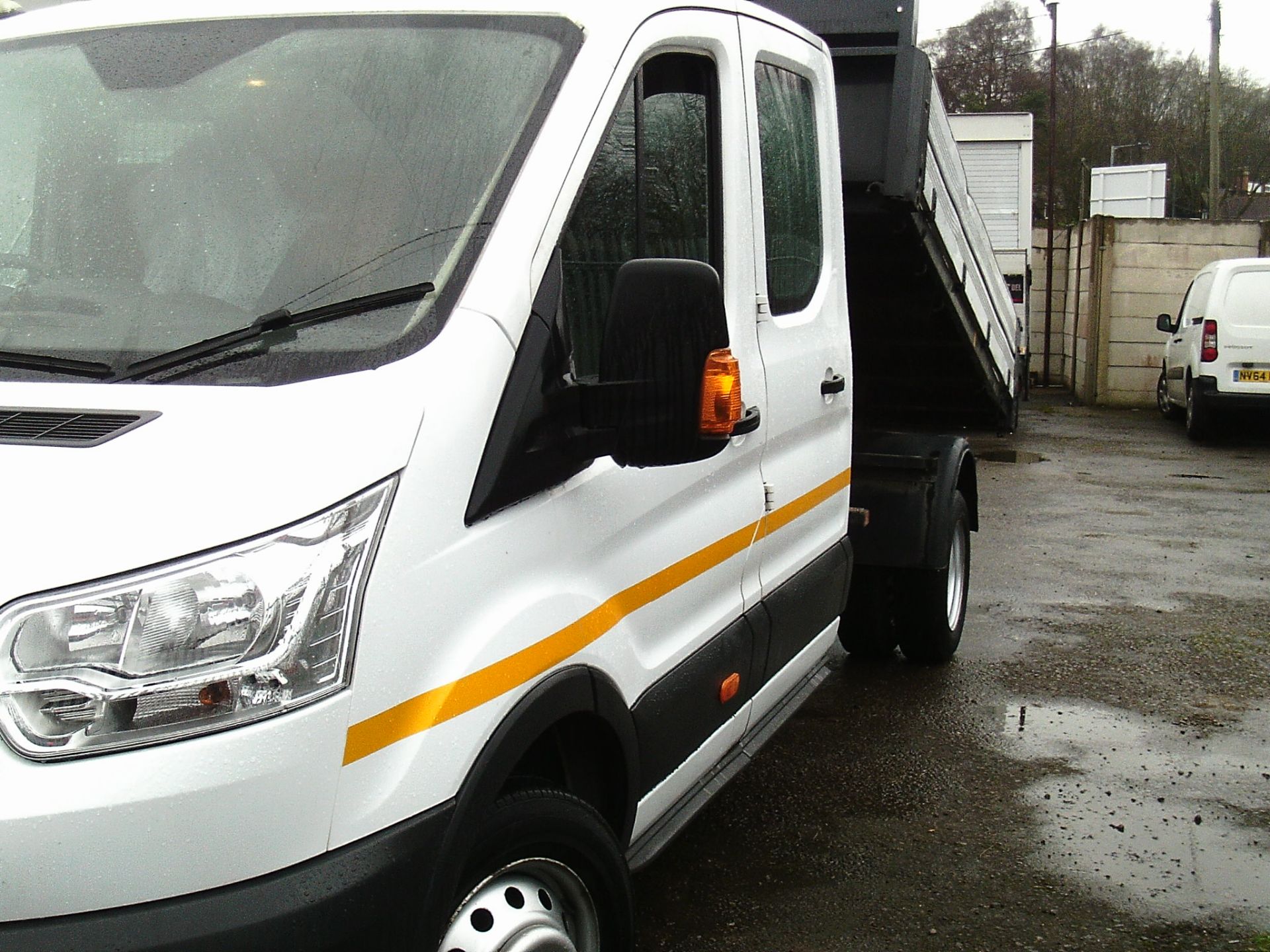 2015/15 REG FORD TRANSIT 350 RWD CREW CAB TIPPER 2.2 DIESEL 125 BHP (TWIN REAR WHEEL) *PLUS VAT* - Image 6 of 15