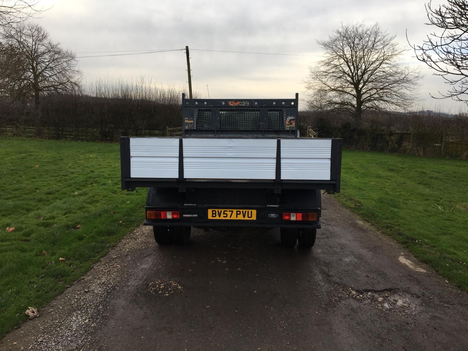 2007/57 REG FORD TRANSIT 100 T350M RWD WHITE DIESEL TIPPER, SHOWING 0 FORMER KEEPERS *NO VAT* - Image 6 of 12