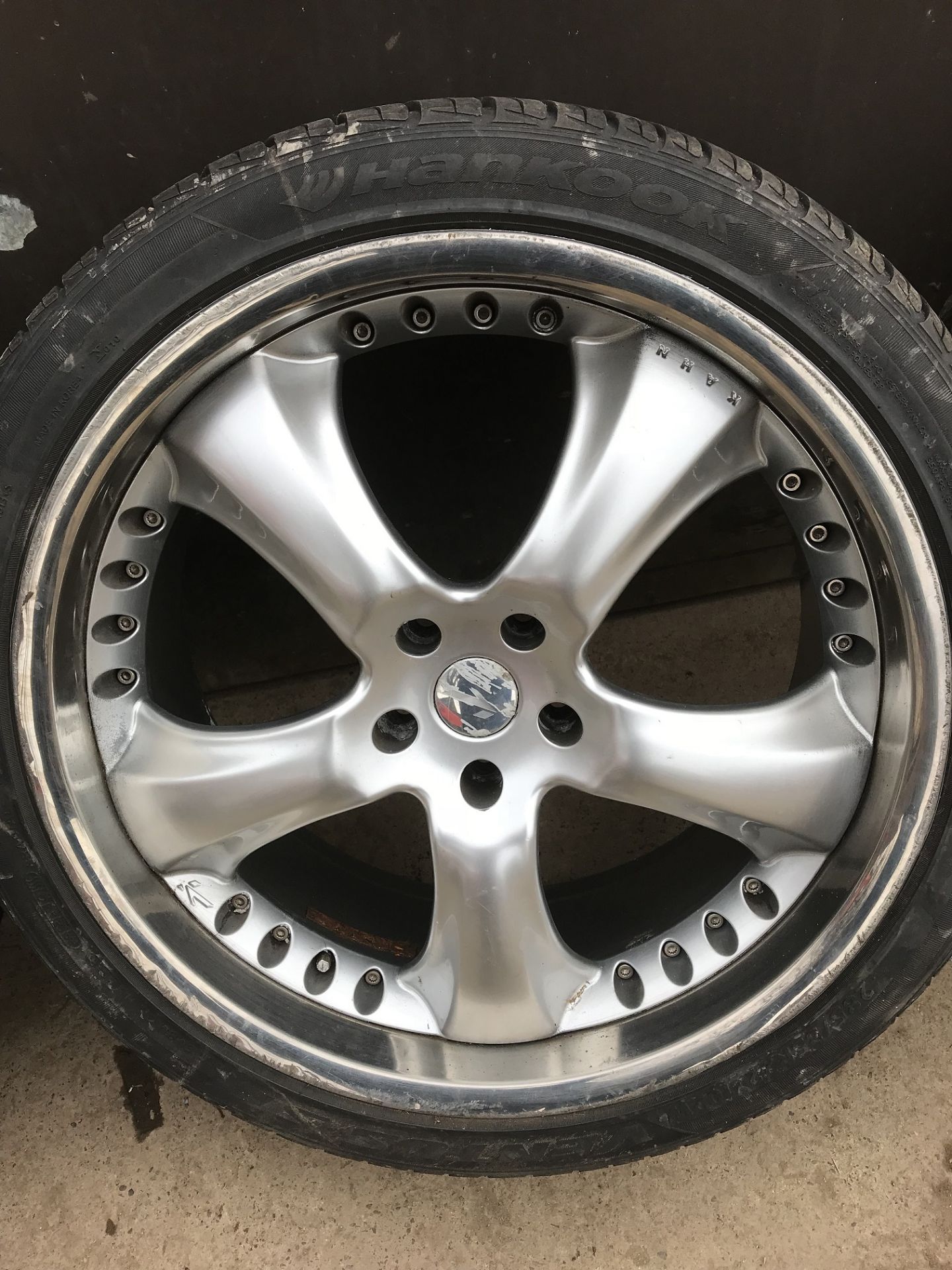 KAHN 22" ALLOY WHEELS AND TYRES. SIZE 285/35R 22 108W *PLUS VAT* - Image 3 of 5