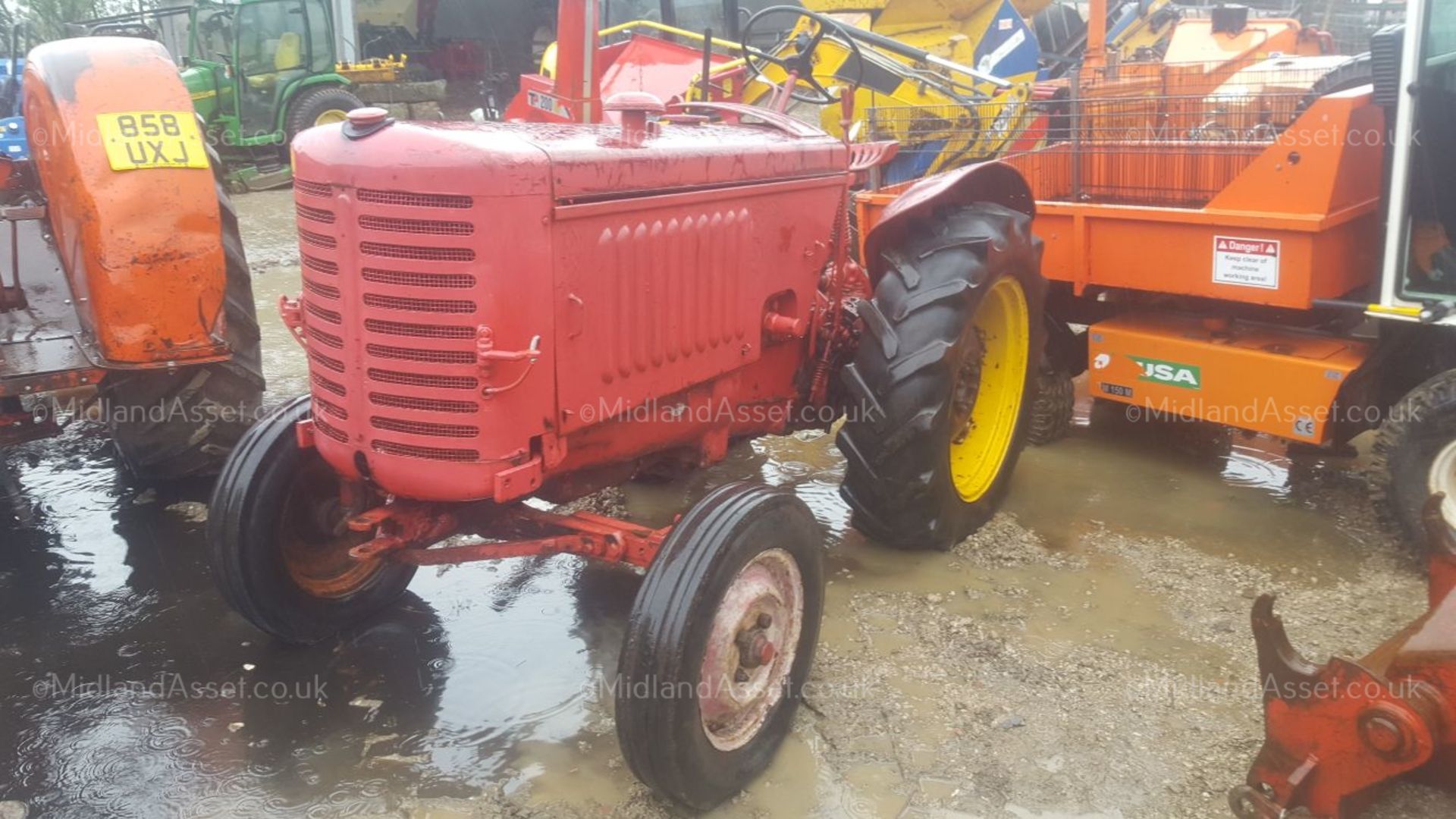 RENAULT R3043 TRACTOR, 4 CYLINDER PETROL ENGINE, YEAR UNKNOWN *PLUS VAT* - Bild 2 aus 6