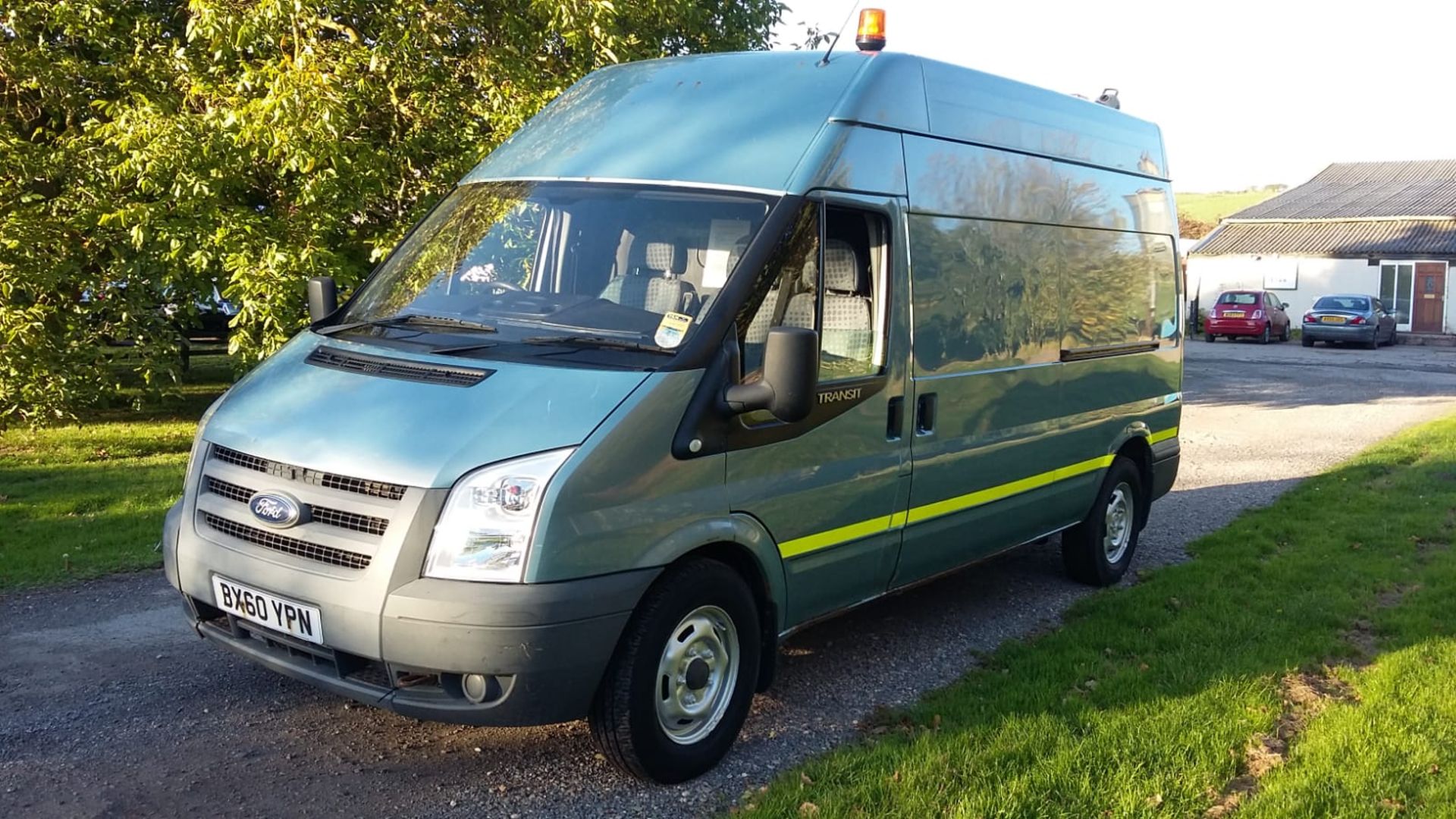 2010/60 REG FORD TRANSIT 115 T350L RWD COMPRESSOR & ELECTRICS VAN, SHOWING 0 FORMER KEEPERS *NO VAT* - Image 2 of 14