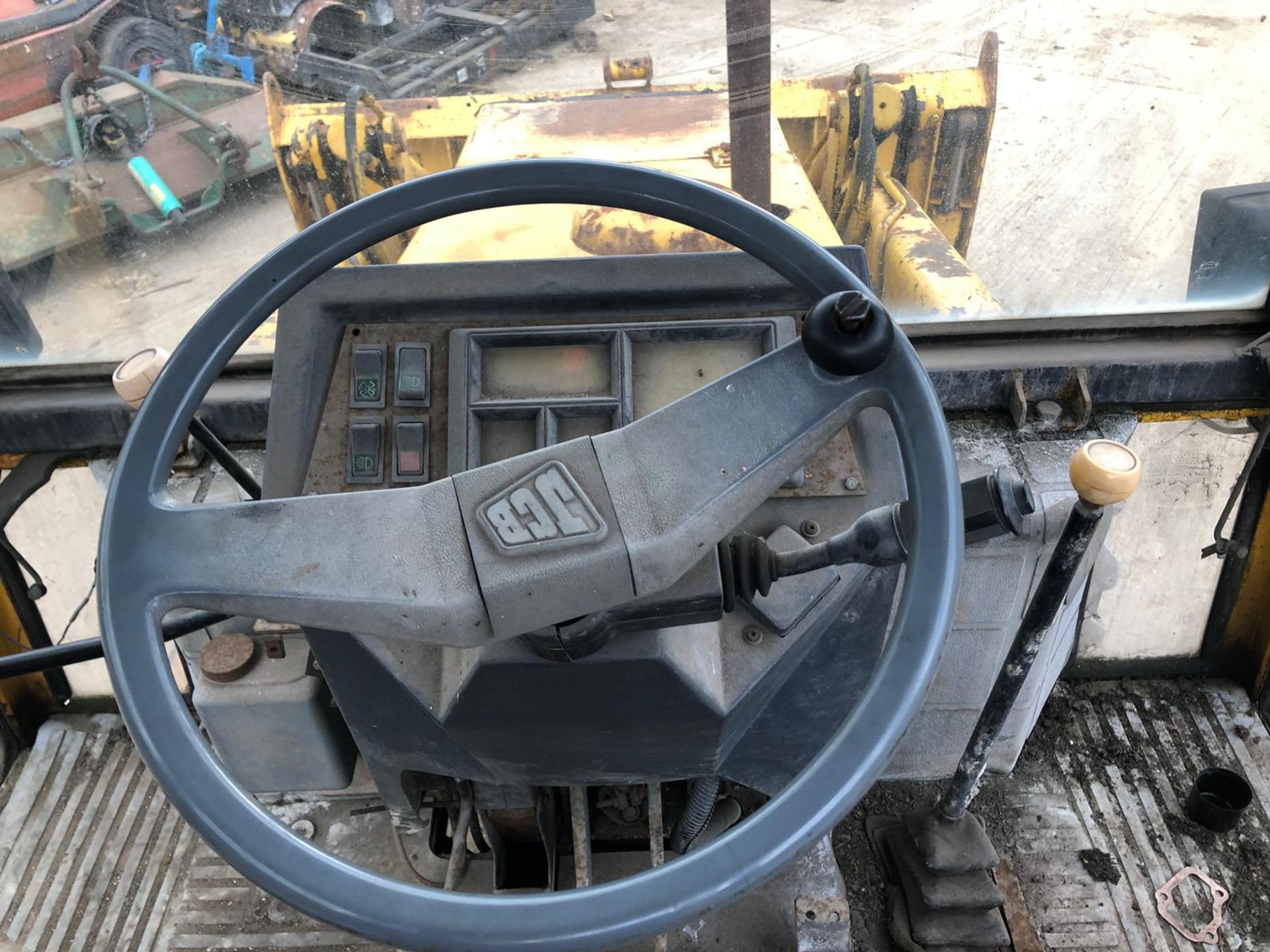 1988/E REG JCB 3CX TRACTOR WITH FRONT LOADING SHOVEL AND REAR DIGGER / BACK HOE *PLUS VAT* - Image 12 of 14