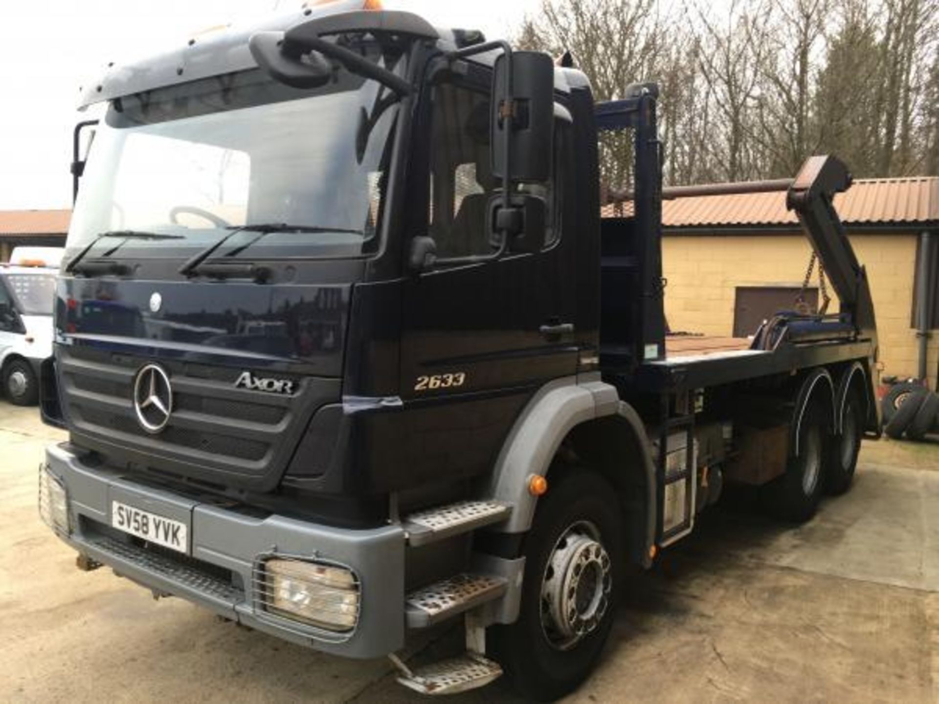 2008/58 REG MERCEDES-BENZ AXOR 2633 6X4 SKIP LOADER, MANUAL GEARBOX *PLUS VAT* - Image 3 of 13