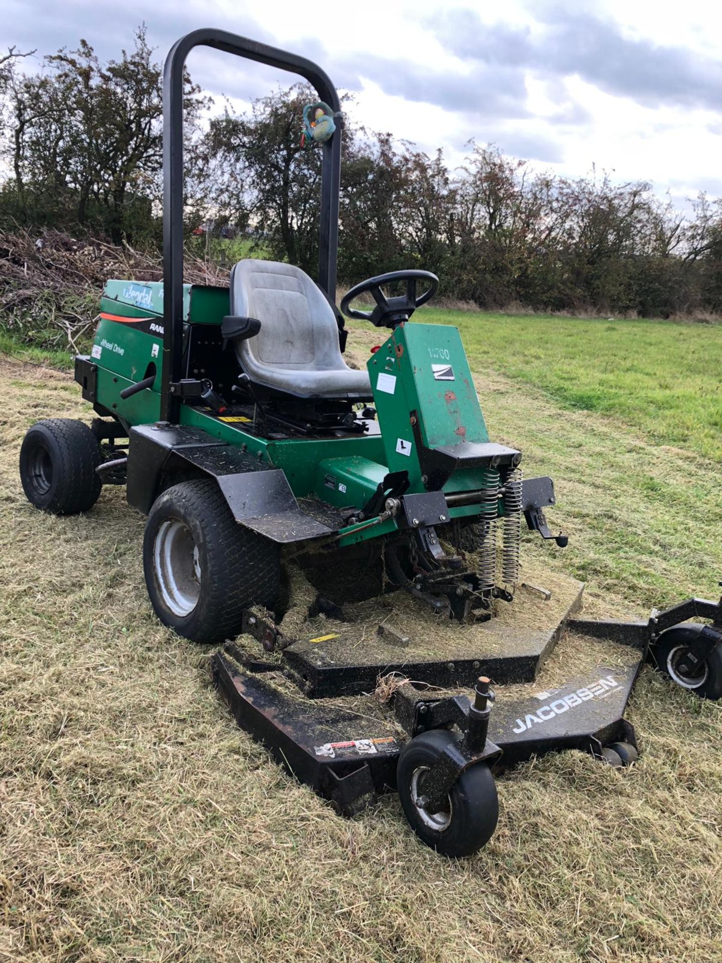 2005/05 REG RANSOMES FRONTLINE 728D 4 WHEEL DRIVE RIDE ON DIESEL LAWN MOWER *PLUS VAT* - Image 2 of 8