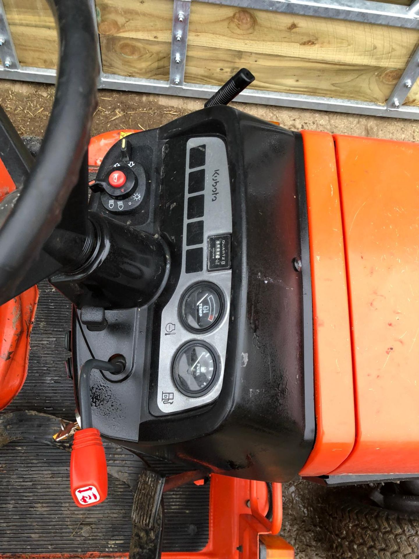 KUBOTA BX2200 4WD RIDE ON DIESEL LAWN MOWER WITH POWER STEERING *PLUS VAT* - Image 12 of 15