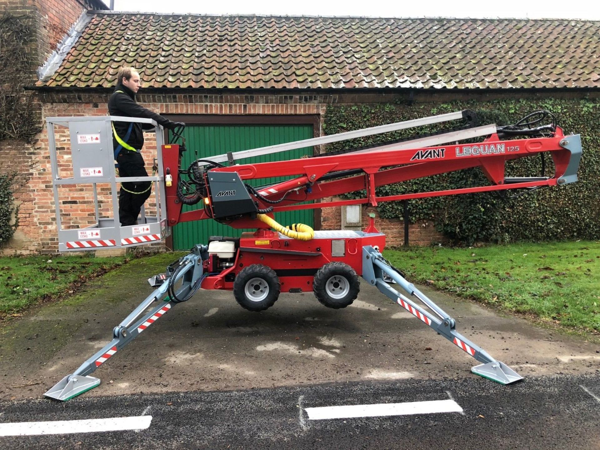 12.5 METRE AVANT LEGUAN CHERRY PICKER, ACCESS PLATFORM, SPIDER LIFT, 4 WHEEL DRIVE *PLUS VAT* - Image 2 of 6